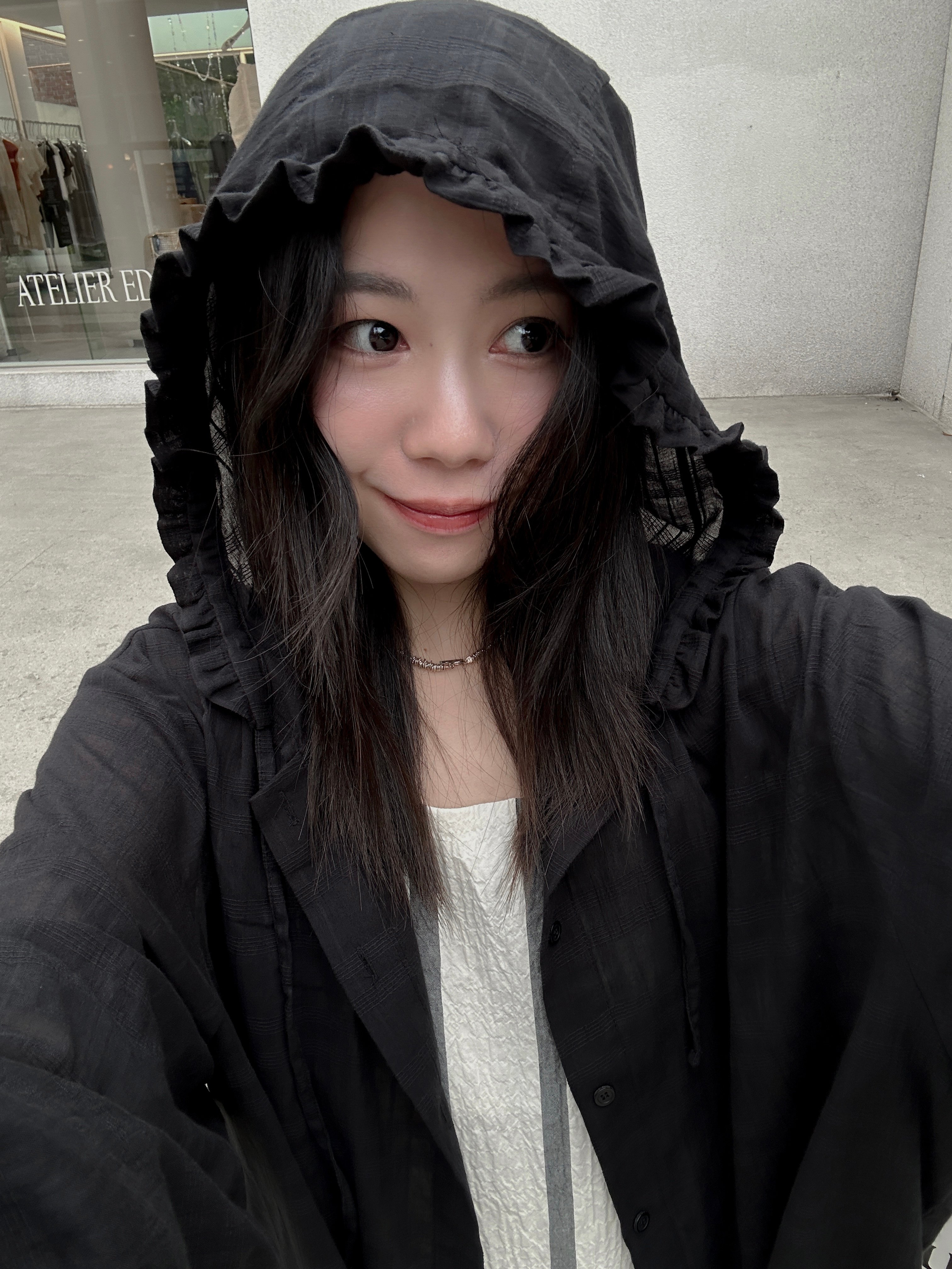 低調線條壓紋連帽襯衫