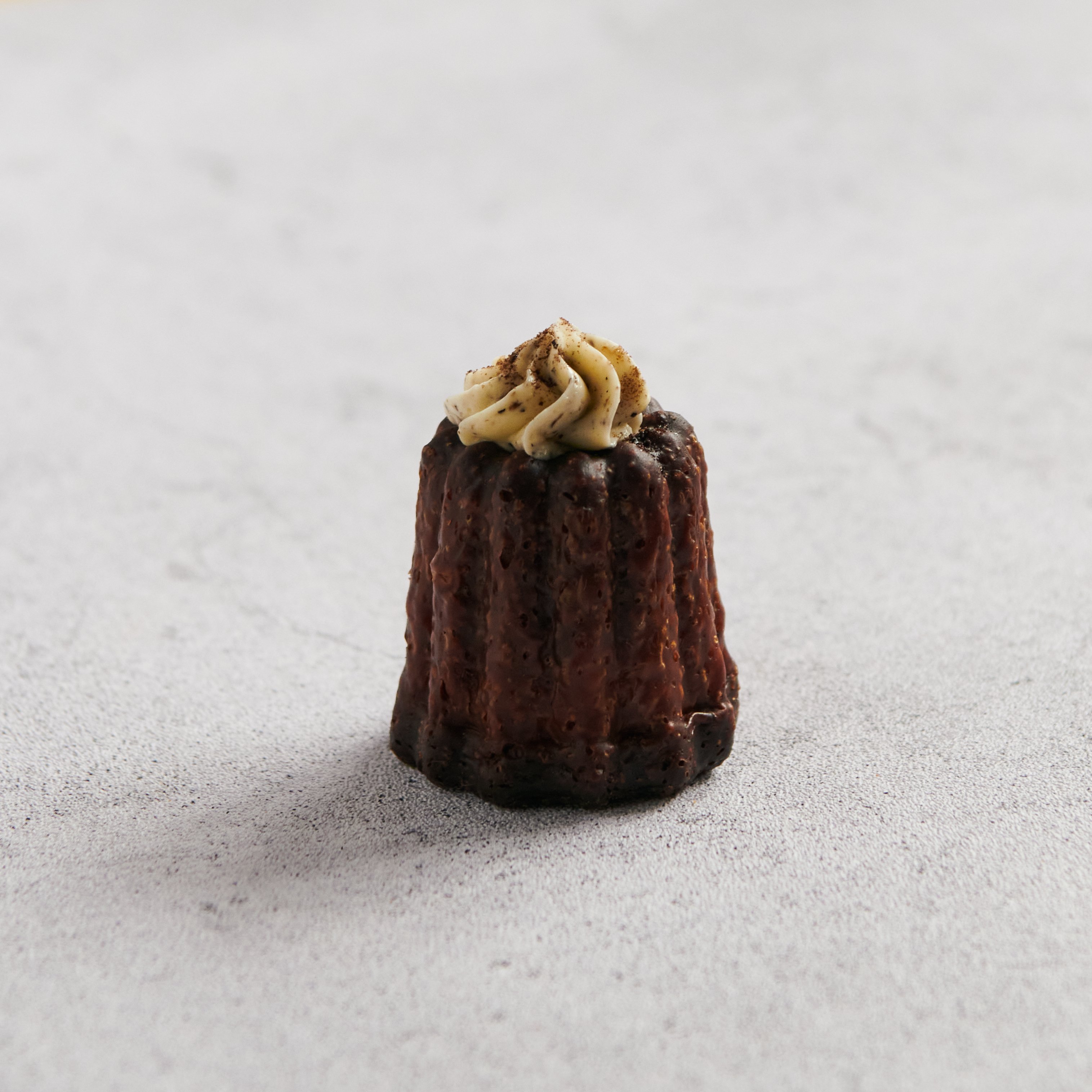 黑松露奶油霜可麗露 Truffle buttercream canele