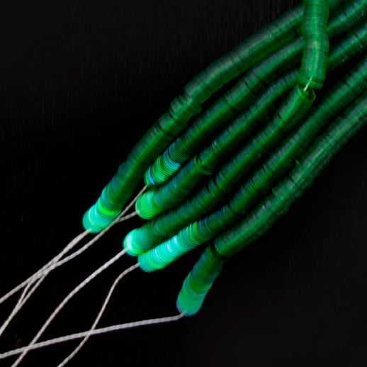 LM-Iridescent Green meadow color n° 3051-4mm