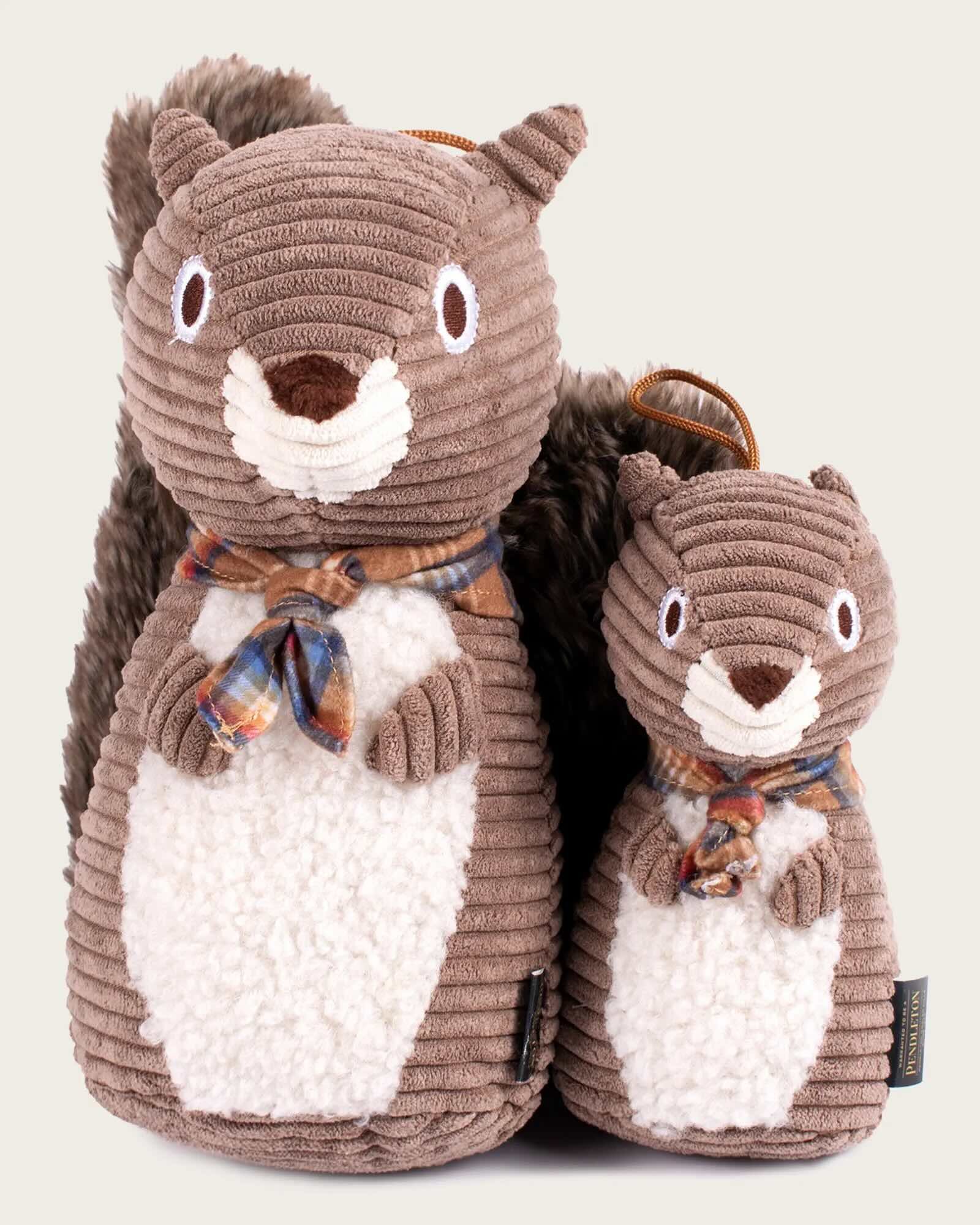 PENDLETON Plush Squirrel 擬真松鼠玩具（圓滾滾、大尾巴、小領巾）