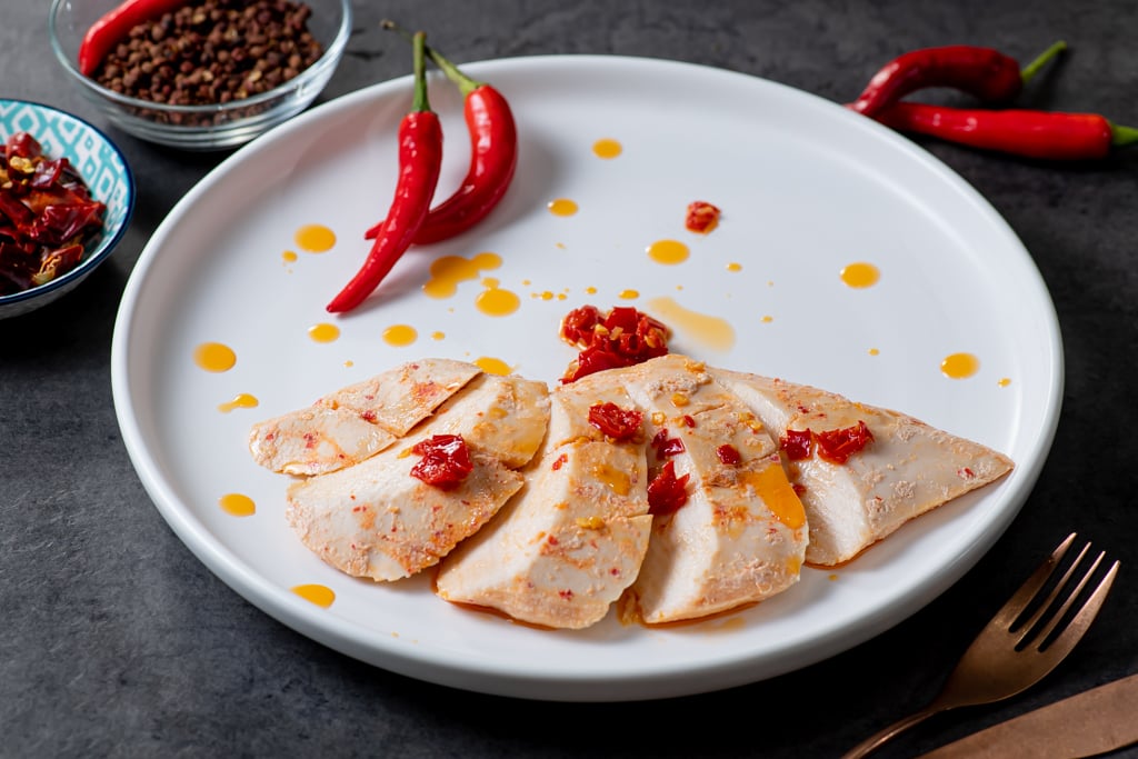 舒肥嫩雞胸-香紅辣椒 180g/包│肉肉隊長│有辣椒的清香與水果甘甜 │ 宵夜/備餐/低脂/野餐/露營