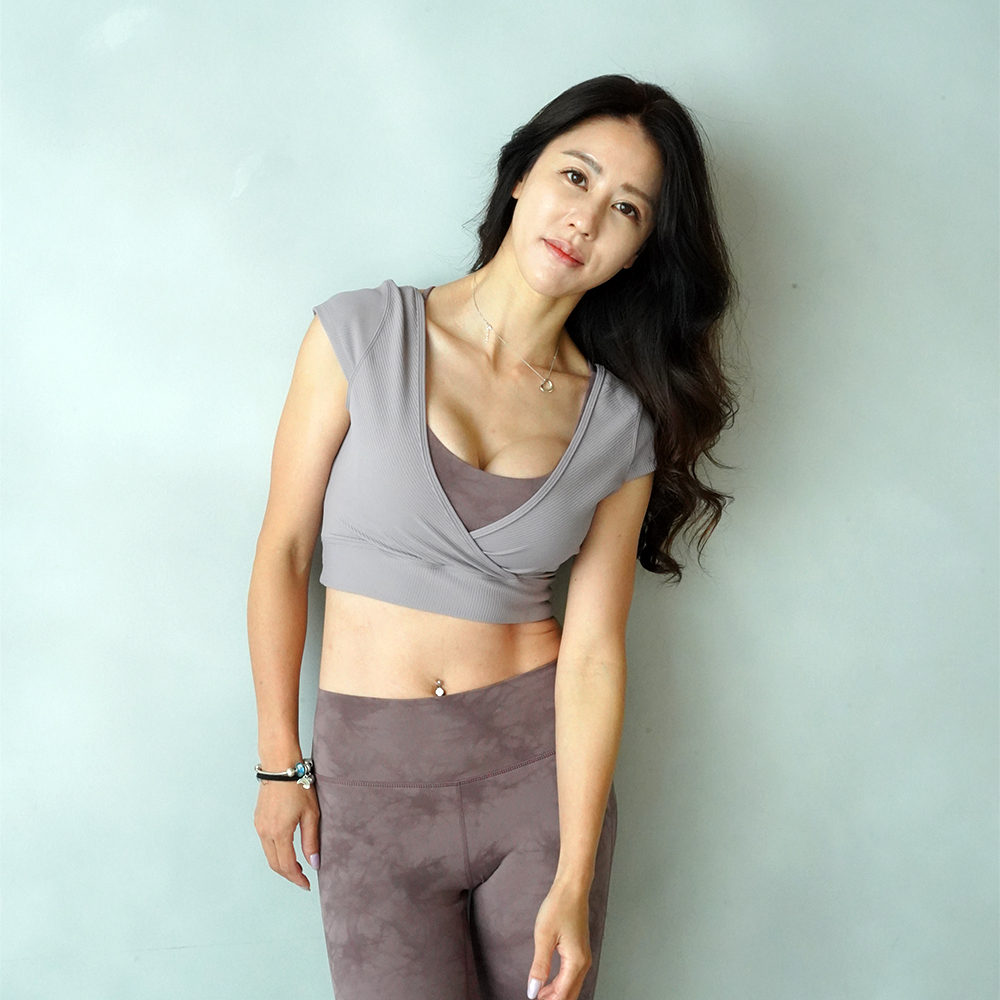 美麗飛涼感V領短袖上衣-(霧灰紫)/(藍綠色)