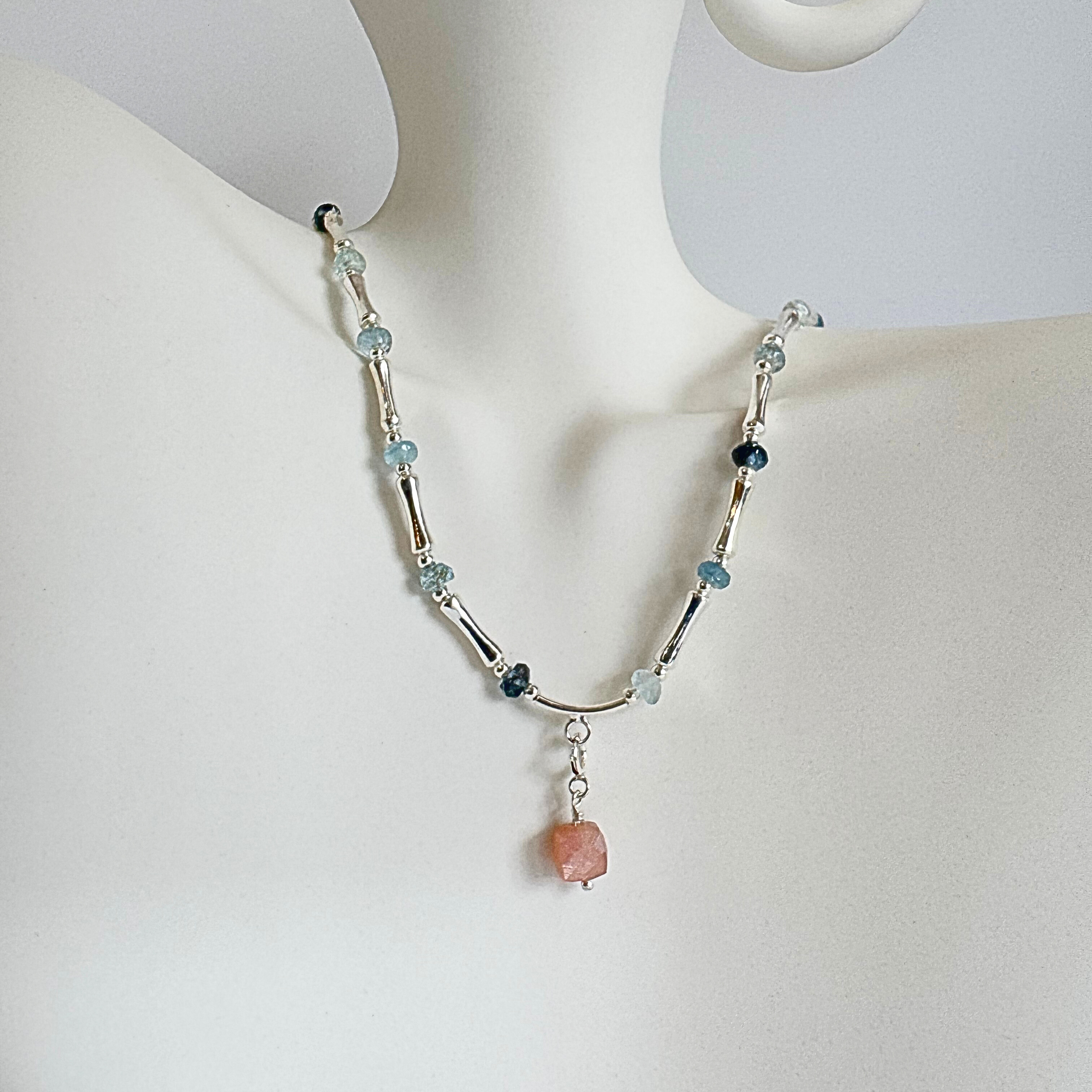 Sunlit Whispers 墜飾