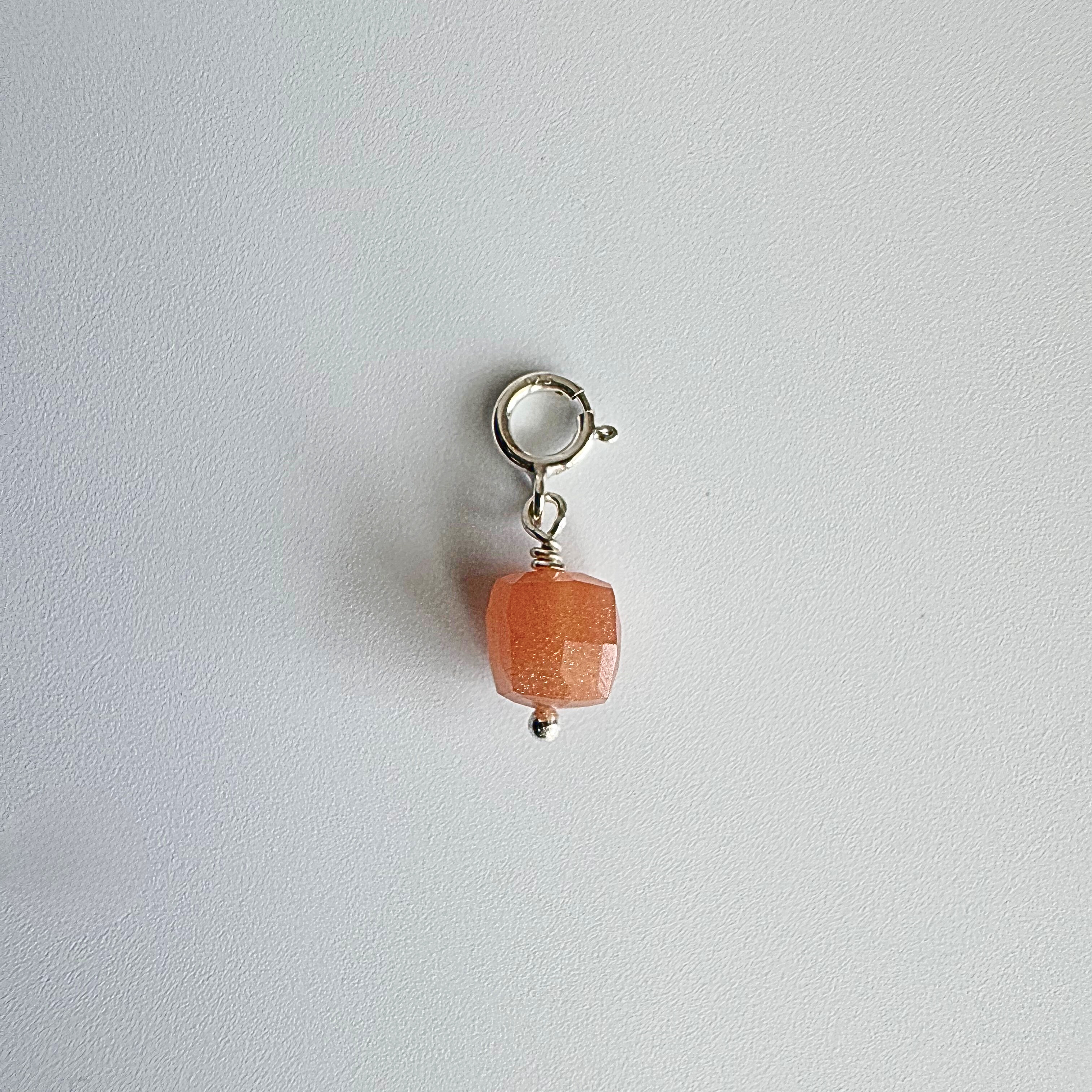 Sunlit Whispers 墜飾