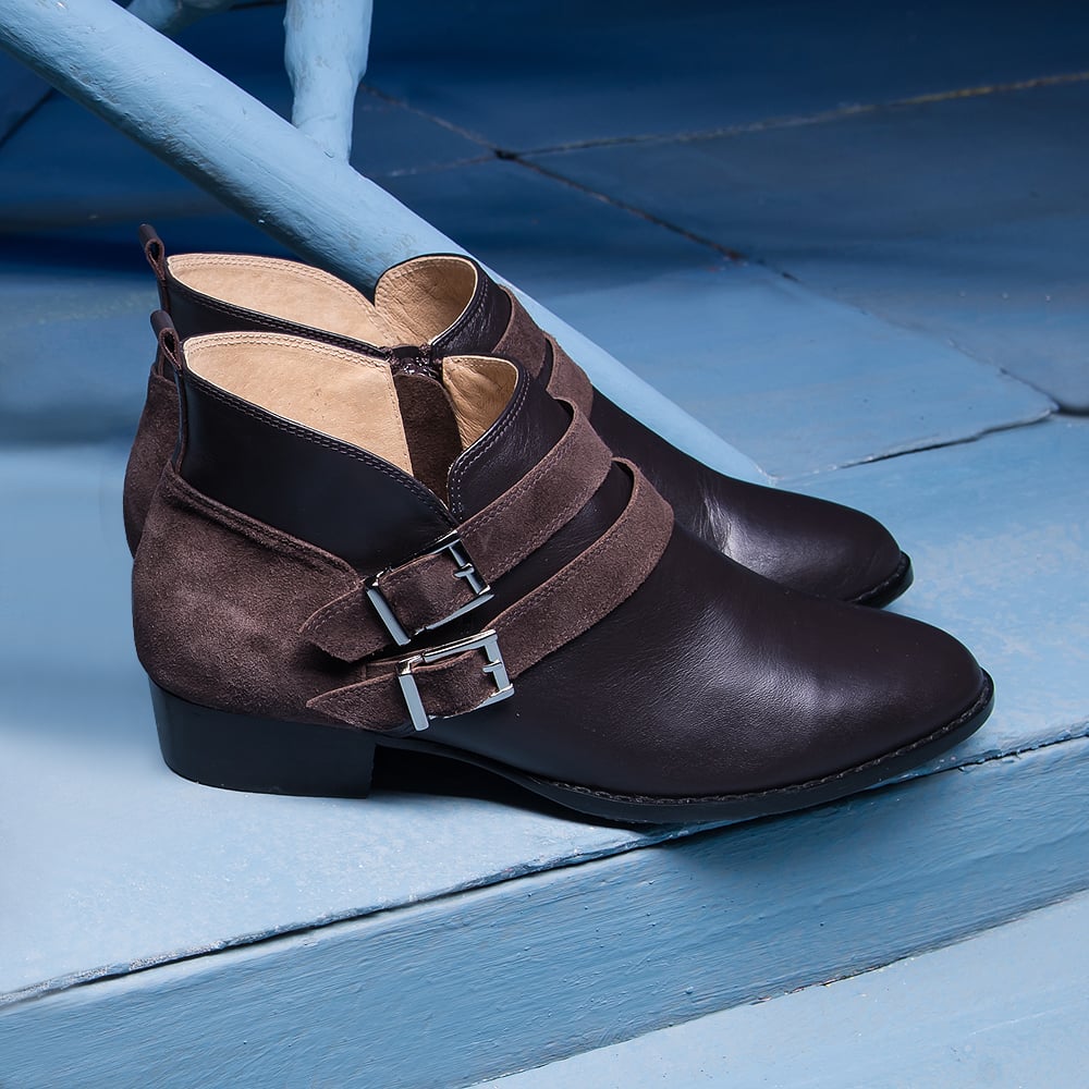 karine(MIT台灣製)全真皮拼接雙帶飾釦短靴-咖啡色