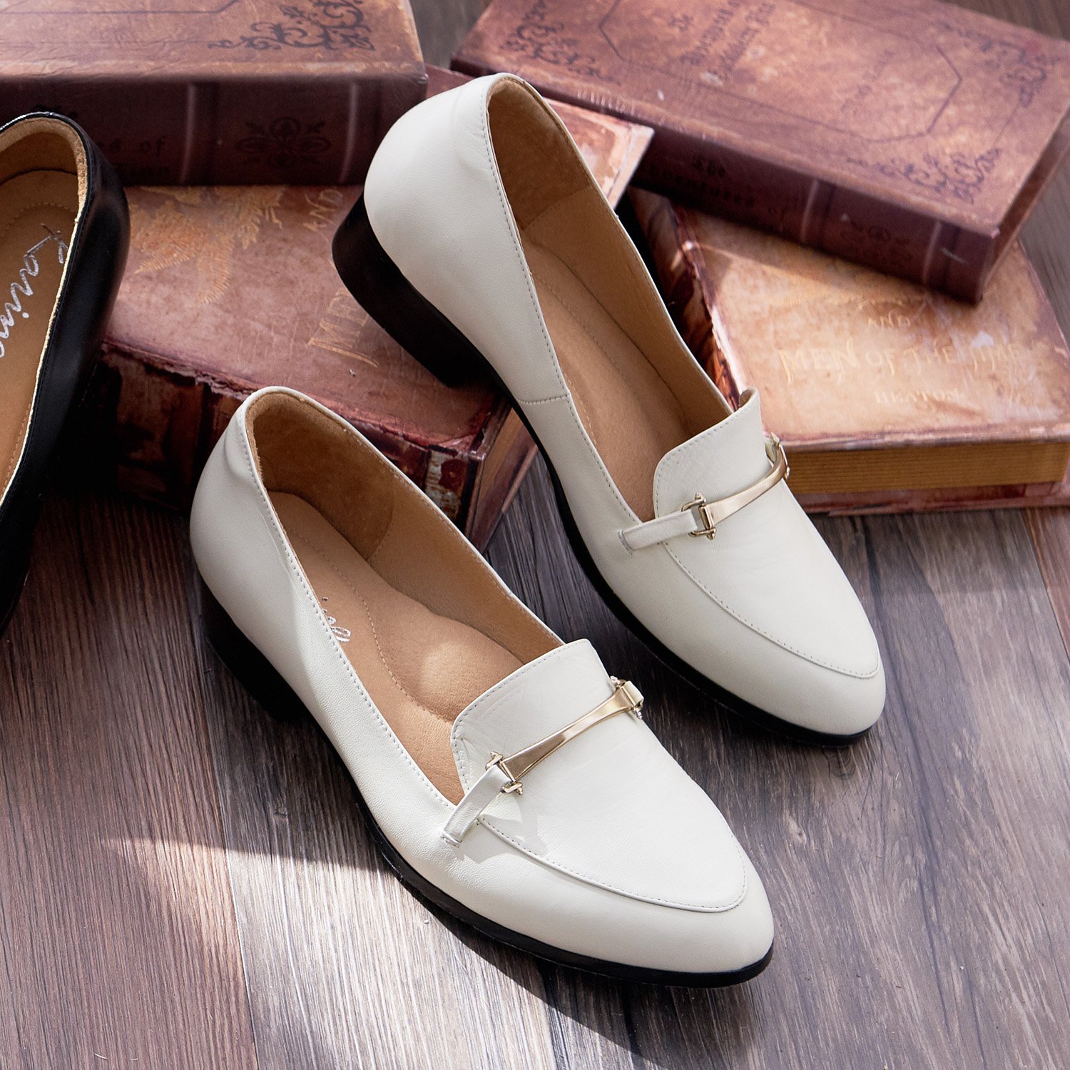 karine(MIT台灣製)全真皮飾釦低跟樂福鞋-起司白