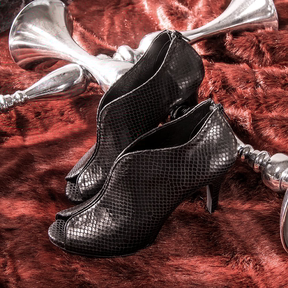 karine(MIT台灣製)全真皮魚口高跟踝靴-黑色蛇紋