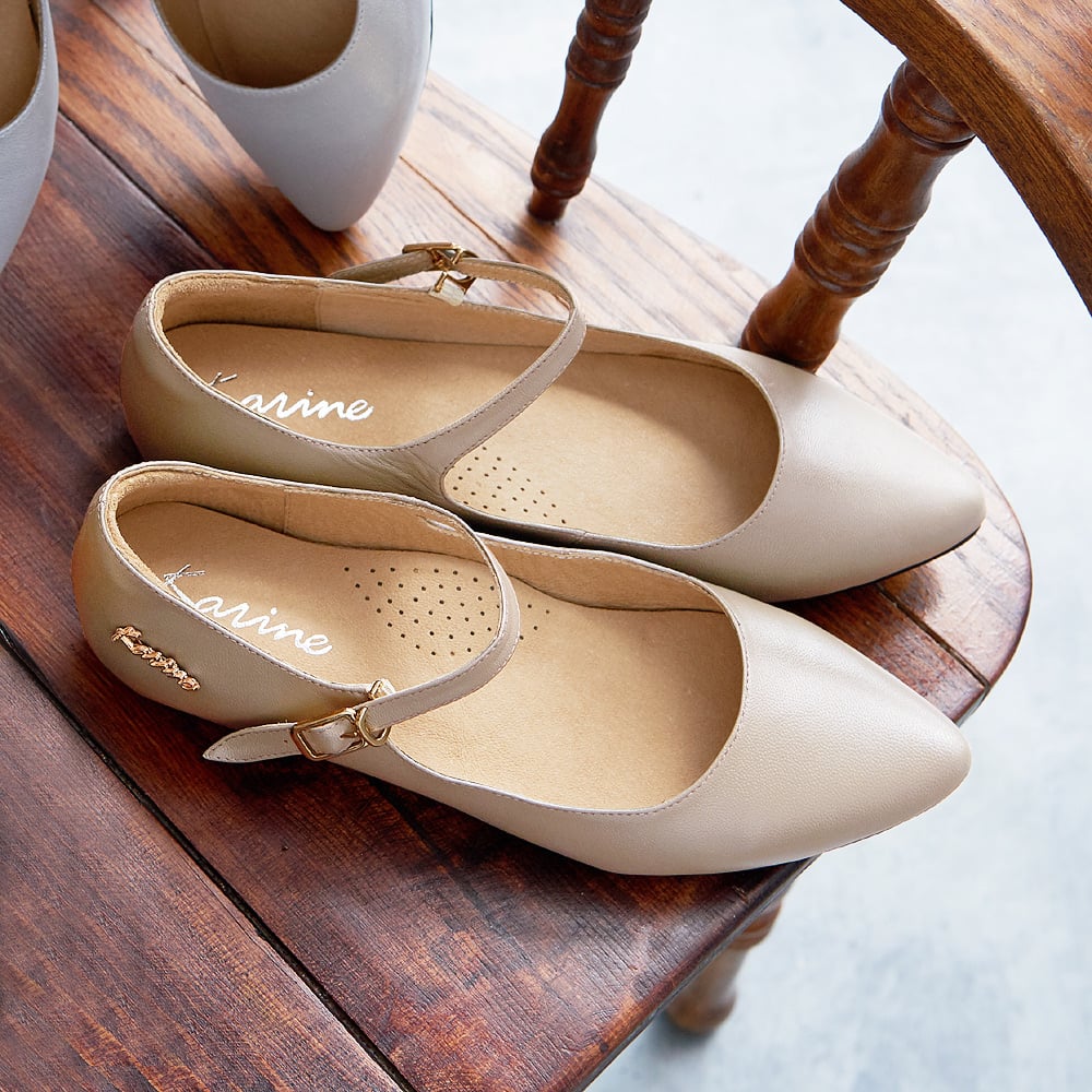 karine(MIT台灣製)全真皮尖頭繫帶內增高楔型鞋-駝色