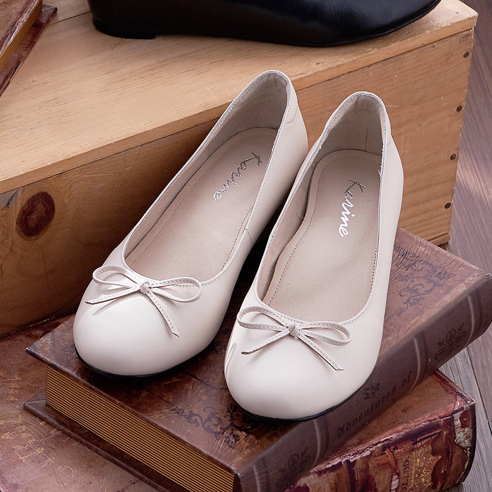 karine(MIT台灣製)全真皮格紋內增高楔型娃娃鞋-優雅白