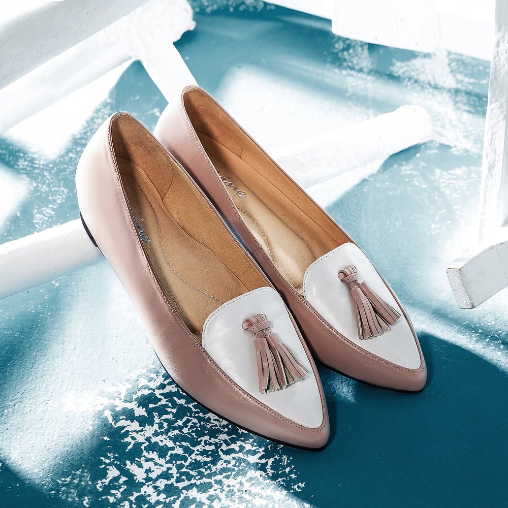 karine(MIT台灣製)全真皮流蘇尖頭內增高楔型鞋-蜜豆粉