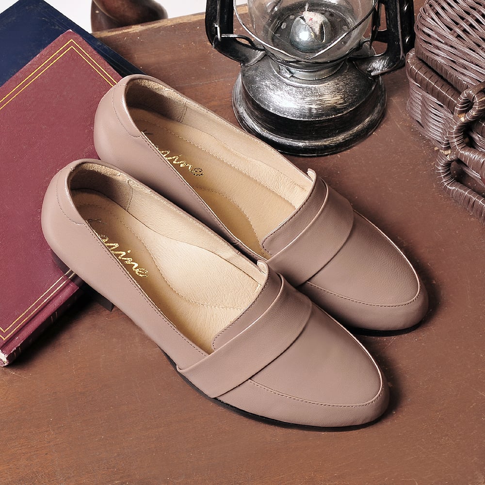 karine(MIT台灣製)全真皮素面低跟樂福鞋-小麥