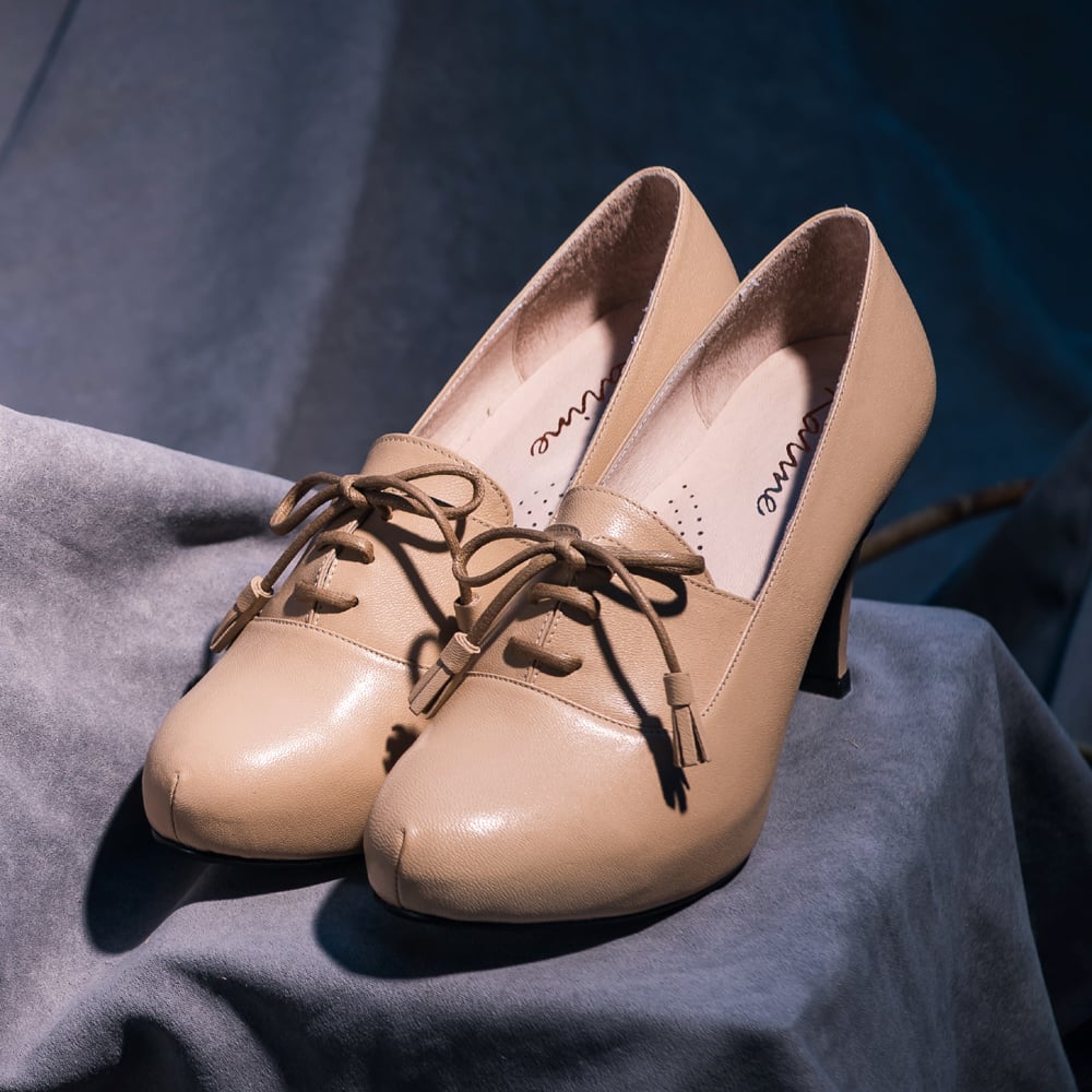 karine(MIT台灣製)全真皮綁帶流蘇低音高跟鞋-駝色