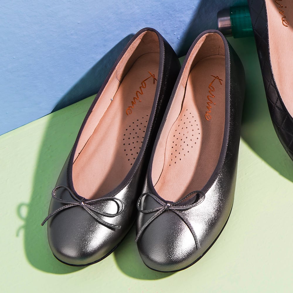 karine(MIT台灣製)全真皮蝴蝶結平底娃娃鞋-銀色