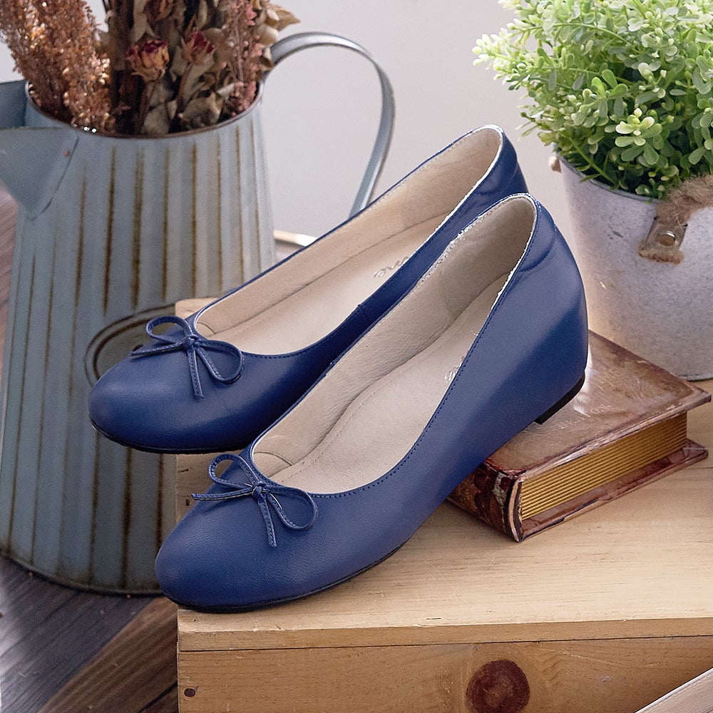 karine(MIT台灣製)全真皮格紋內增高楔型娃娃鞋-寶藍色