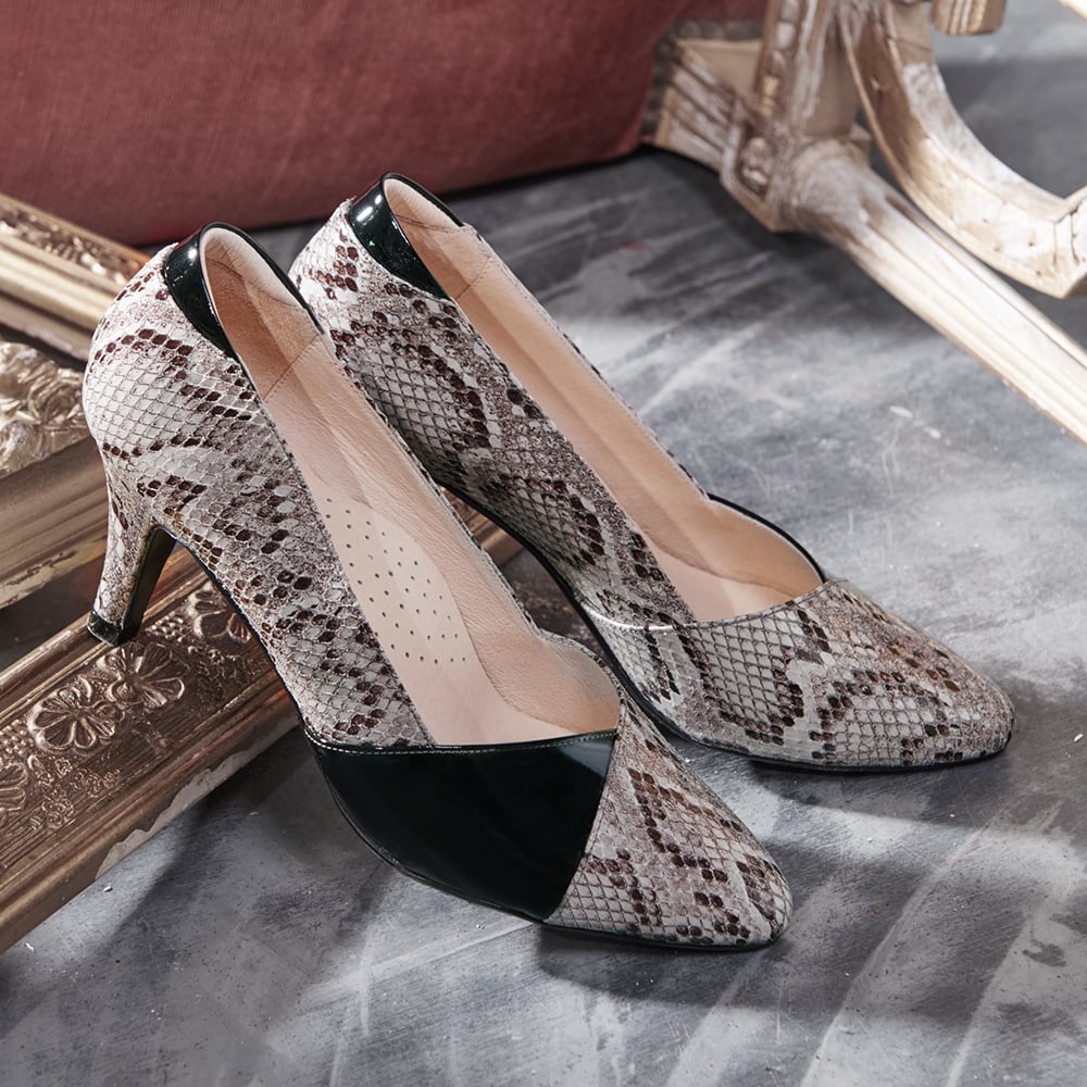 karine(MIT台灣製)全真皮拚色尖頭高跟鞋-蛇紋黑色