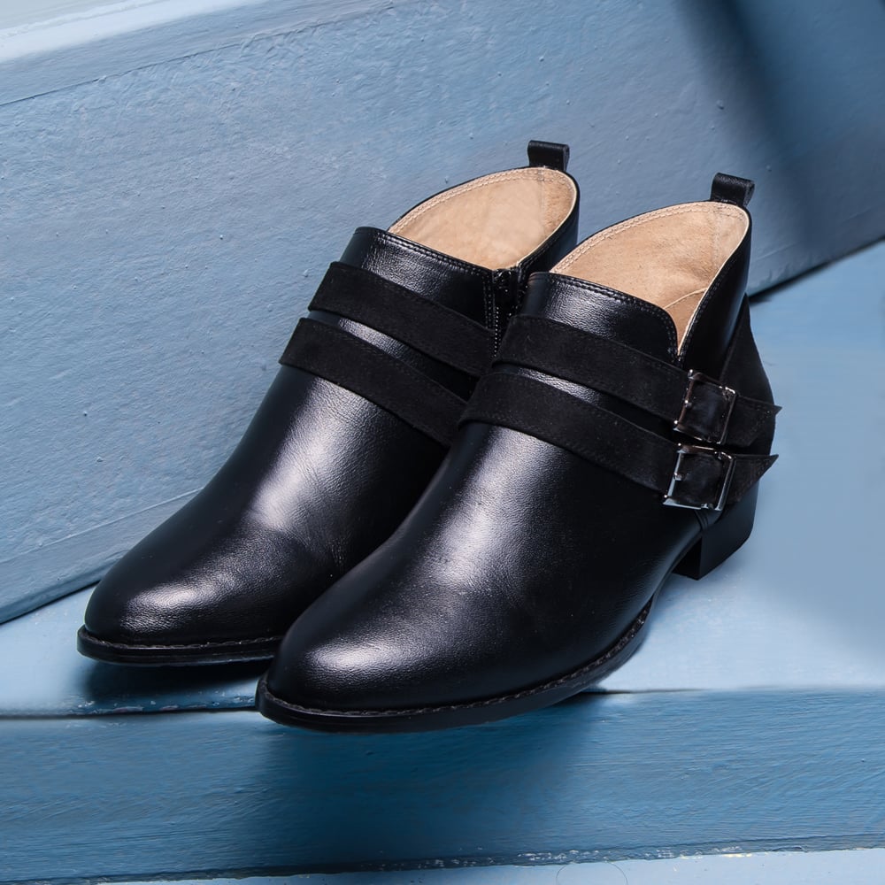 karine(MIT台灣製)全真皮拼接雙帶飾釦短靴-黑色