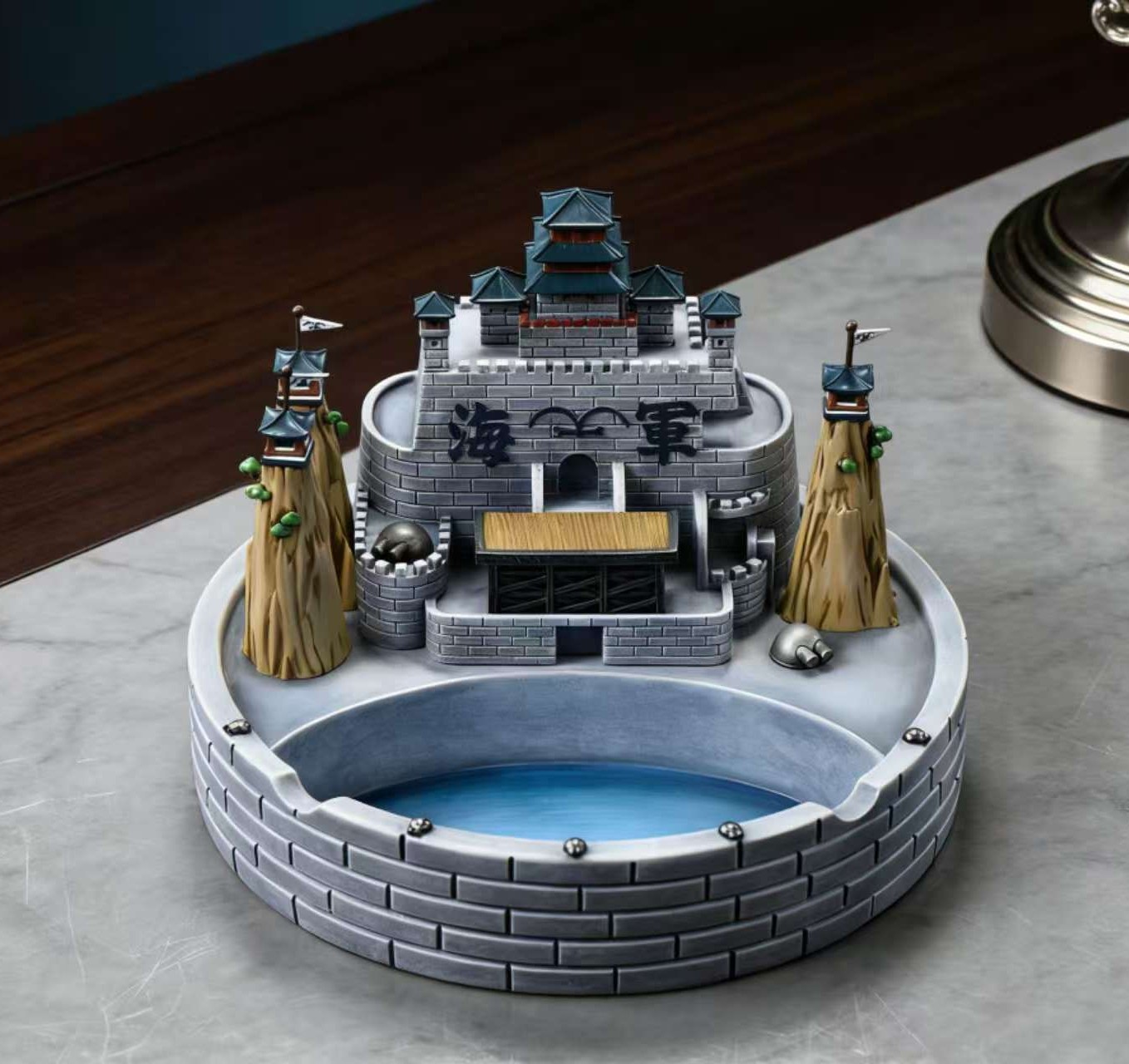 【預購】海賊王 馬林福特海軍本部創意擺件-煙灰缸 X 可藝模玩