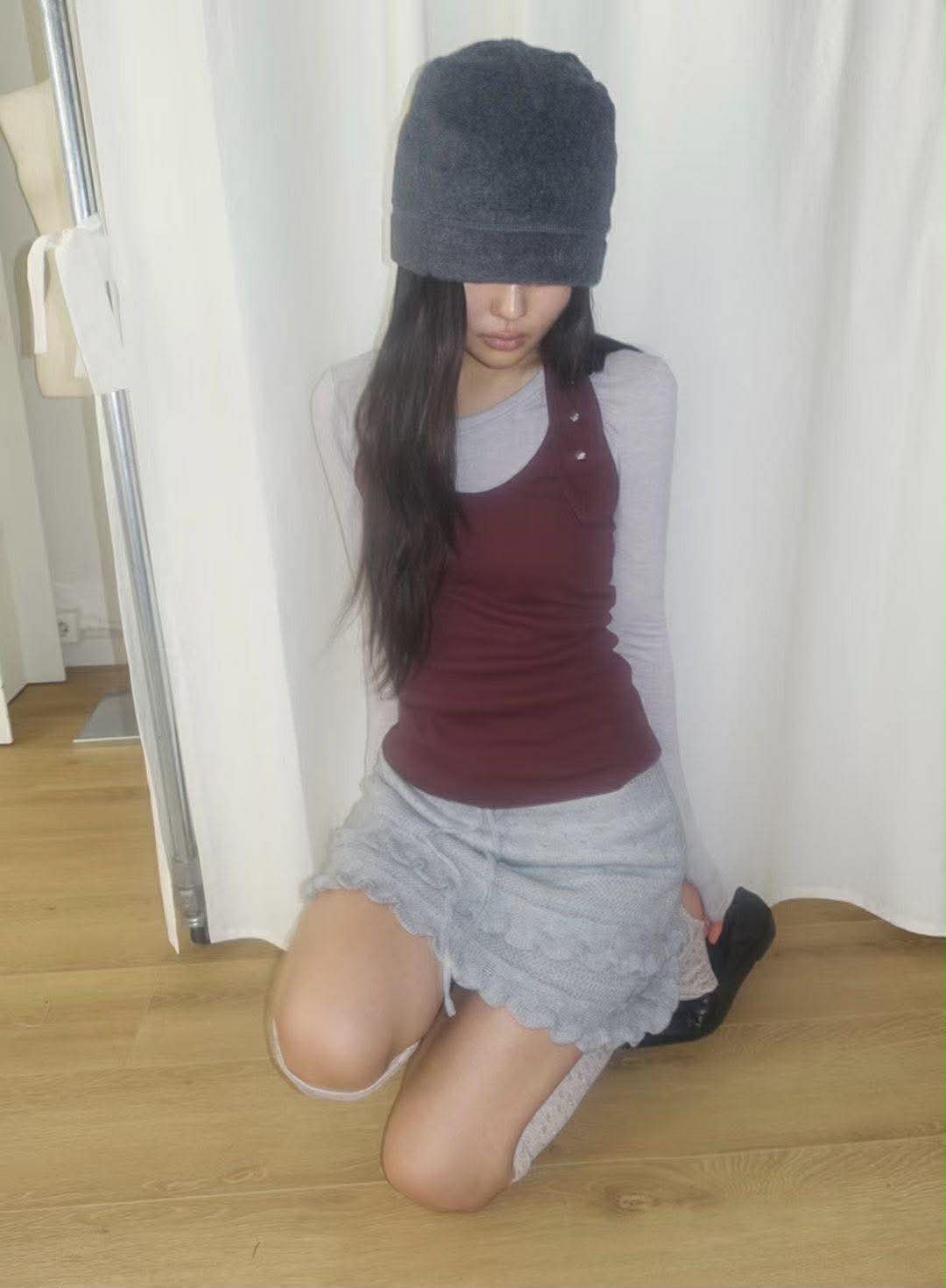 彈性直紋繞頸背心 ( 黑色/酒紅色 ) 彈性直紋繞頸背心 ( 黑色/酒紅色 )