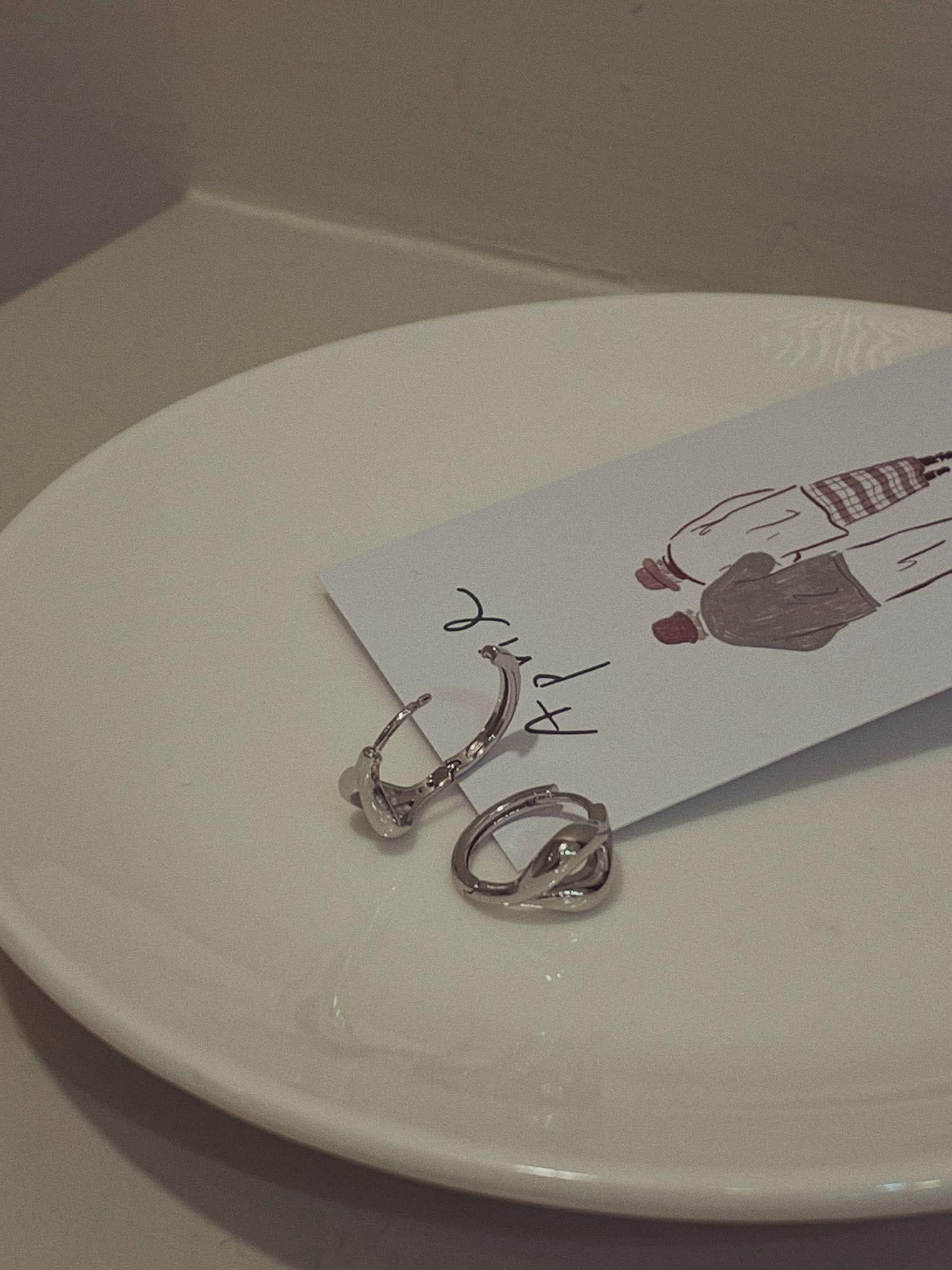 銀色雙線交疊耳環