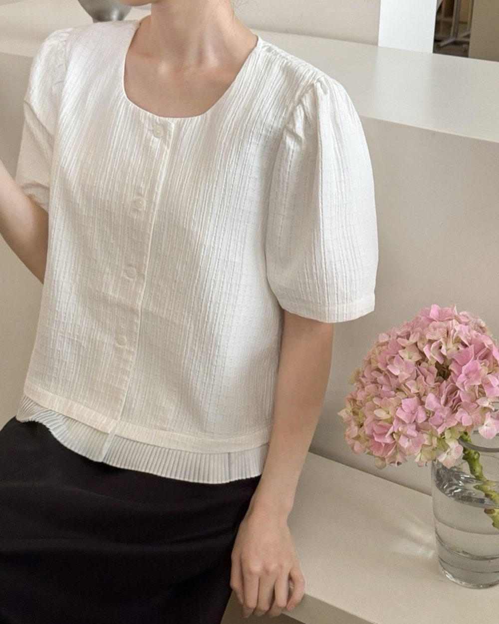 直紋緹花苞袖釦衫-杏