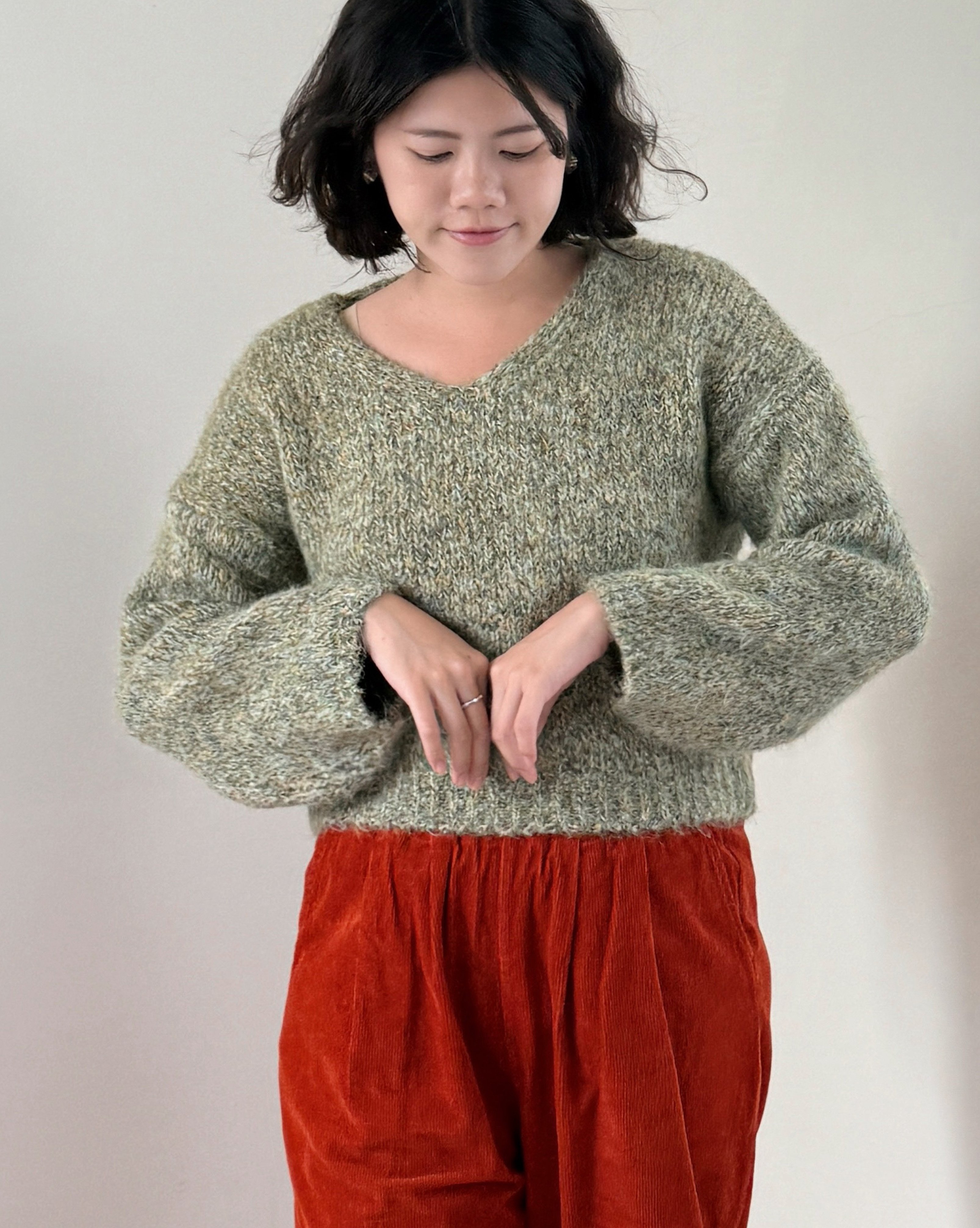 V領花紗羊毛衣-綠