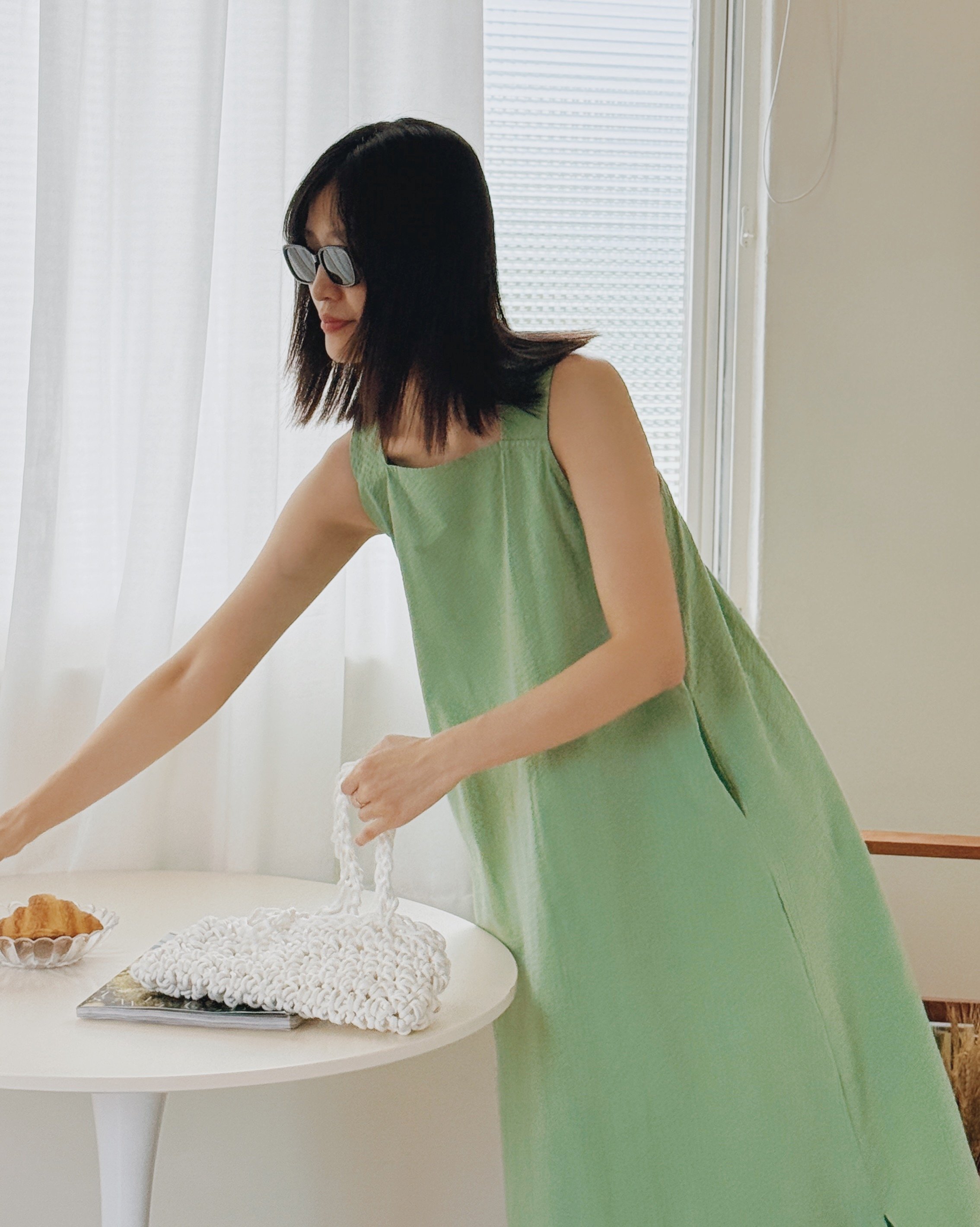 方領剪裁設計洋裝-綠