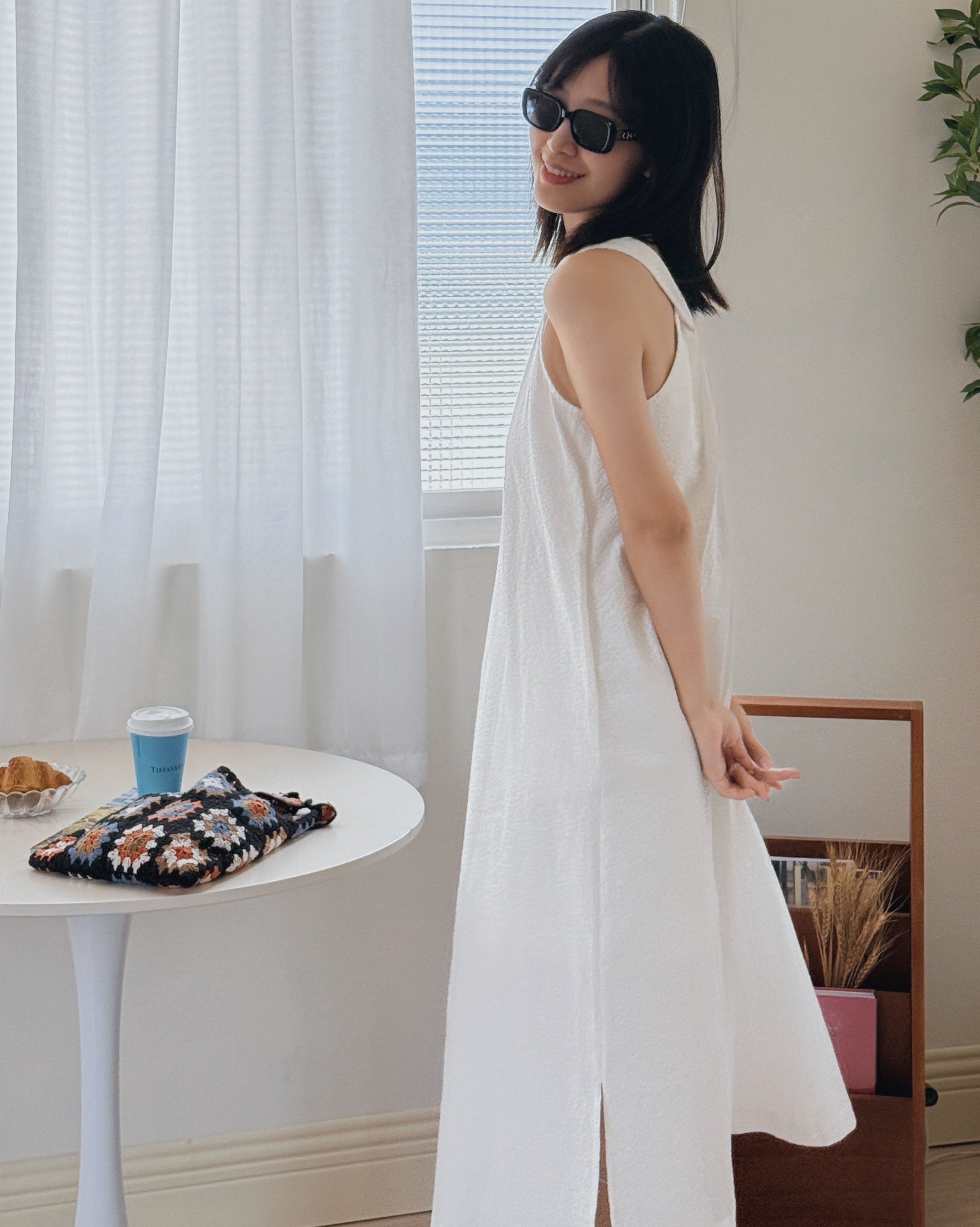 方領剪裁設計洋裝-杏