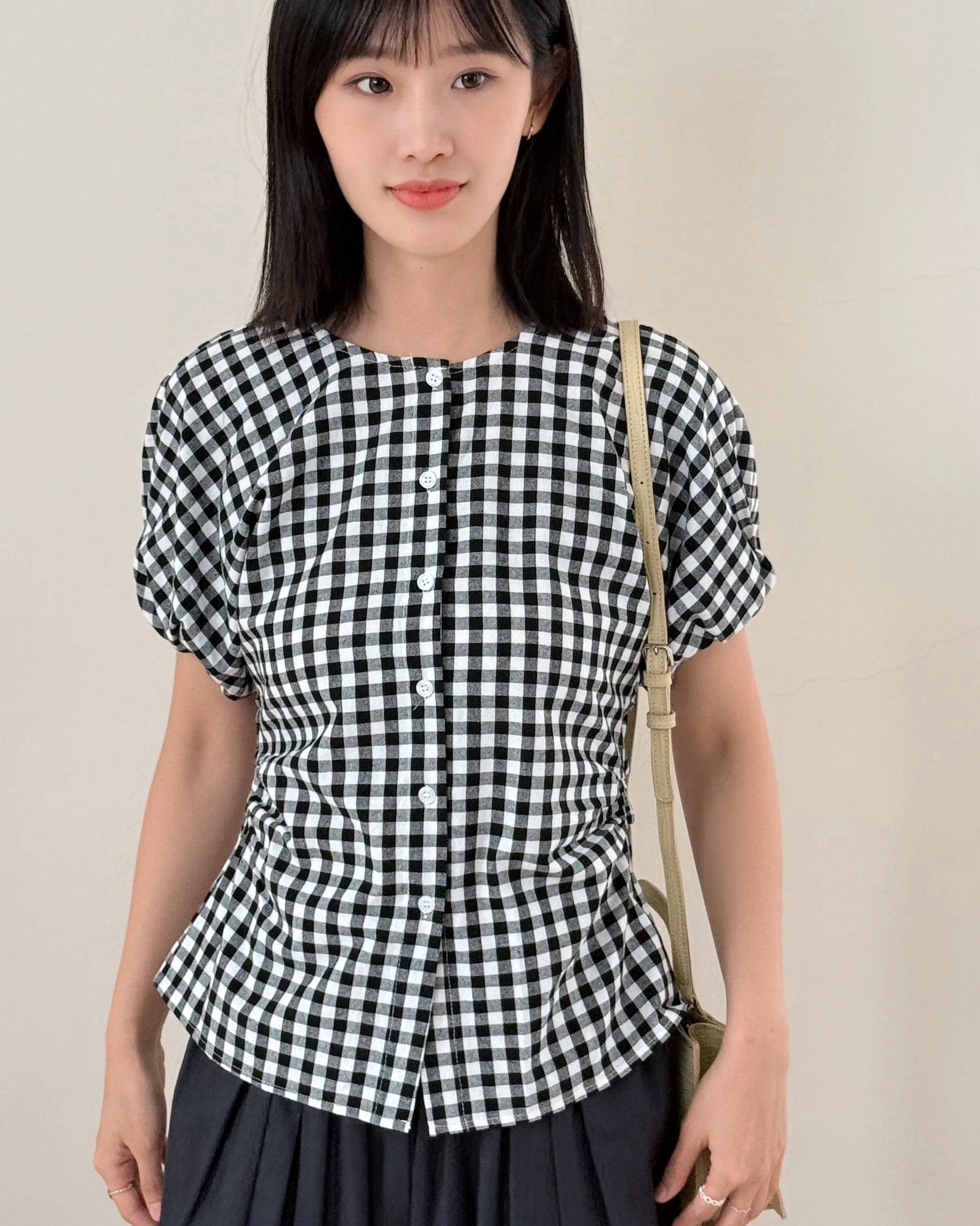 氣質苞袖顯瘦釦衫-黑格