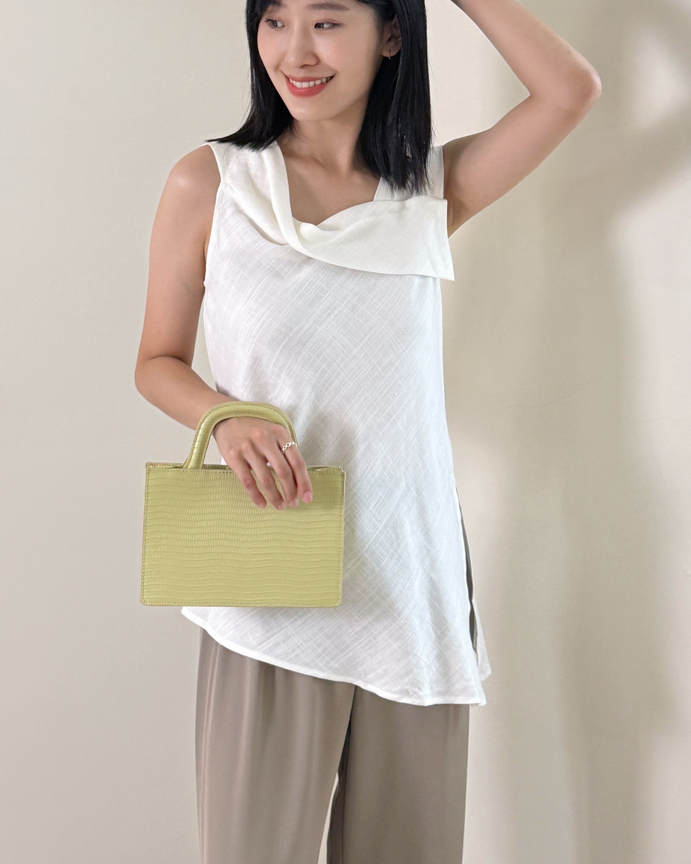 設計款不規則剪裁上衣