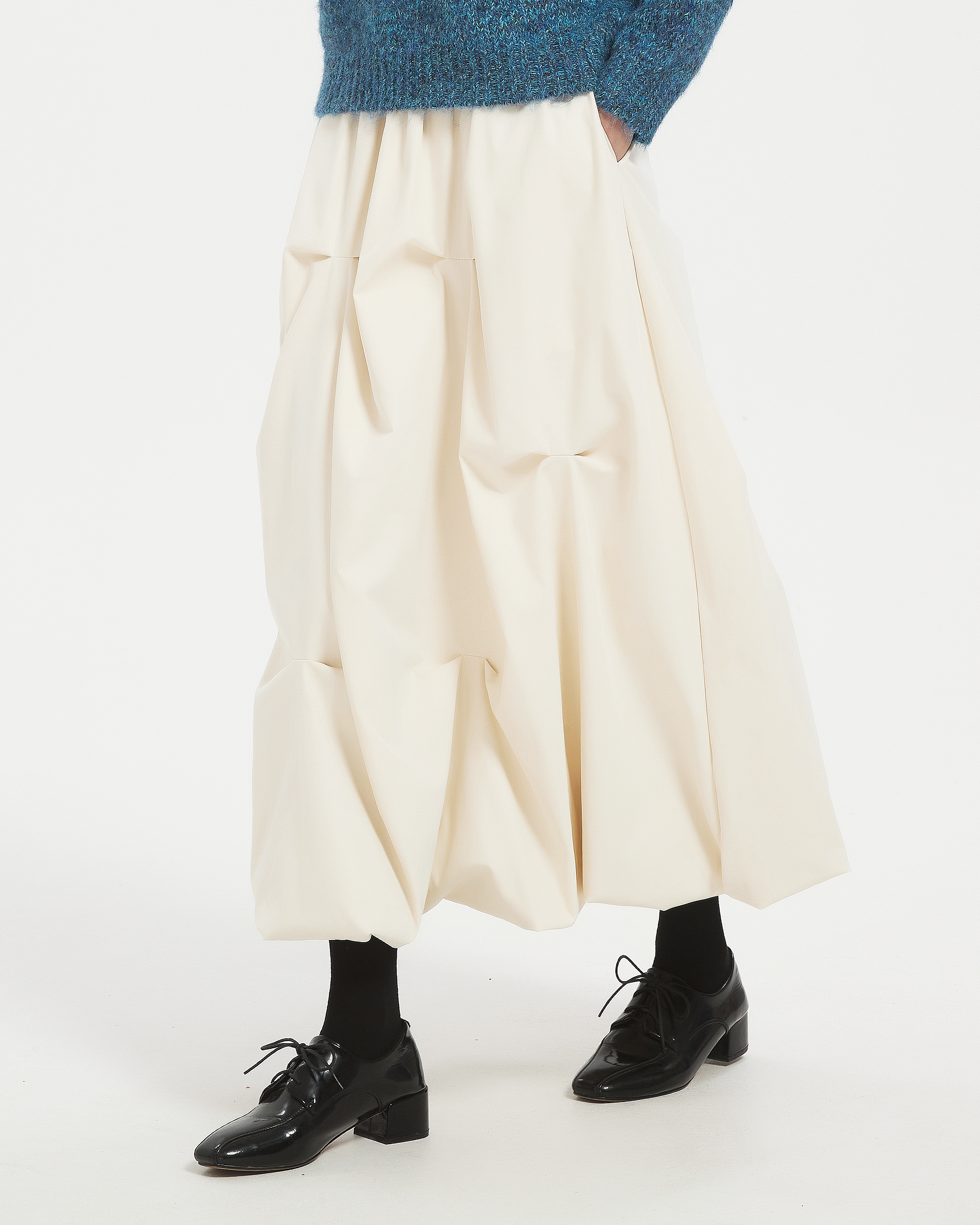 witharch時髦抓褶花苞裙-雲白