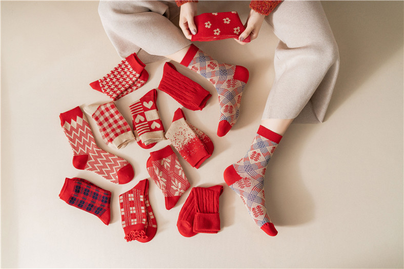 紅色喜慶中筒襪 12