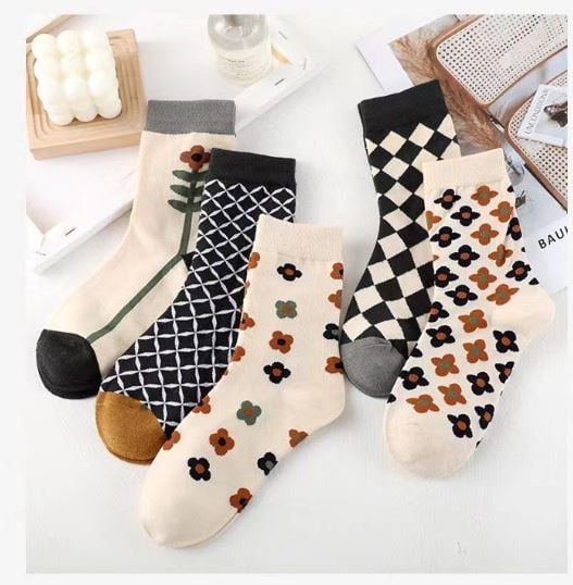 文藝復古風中筒襪 28