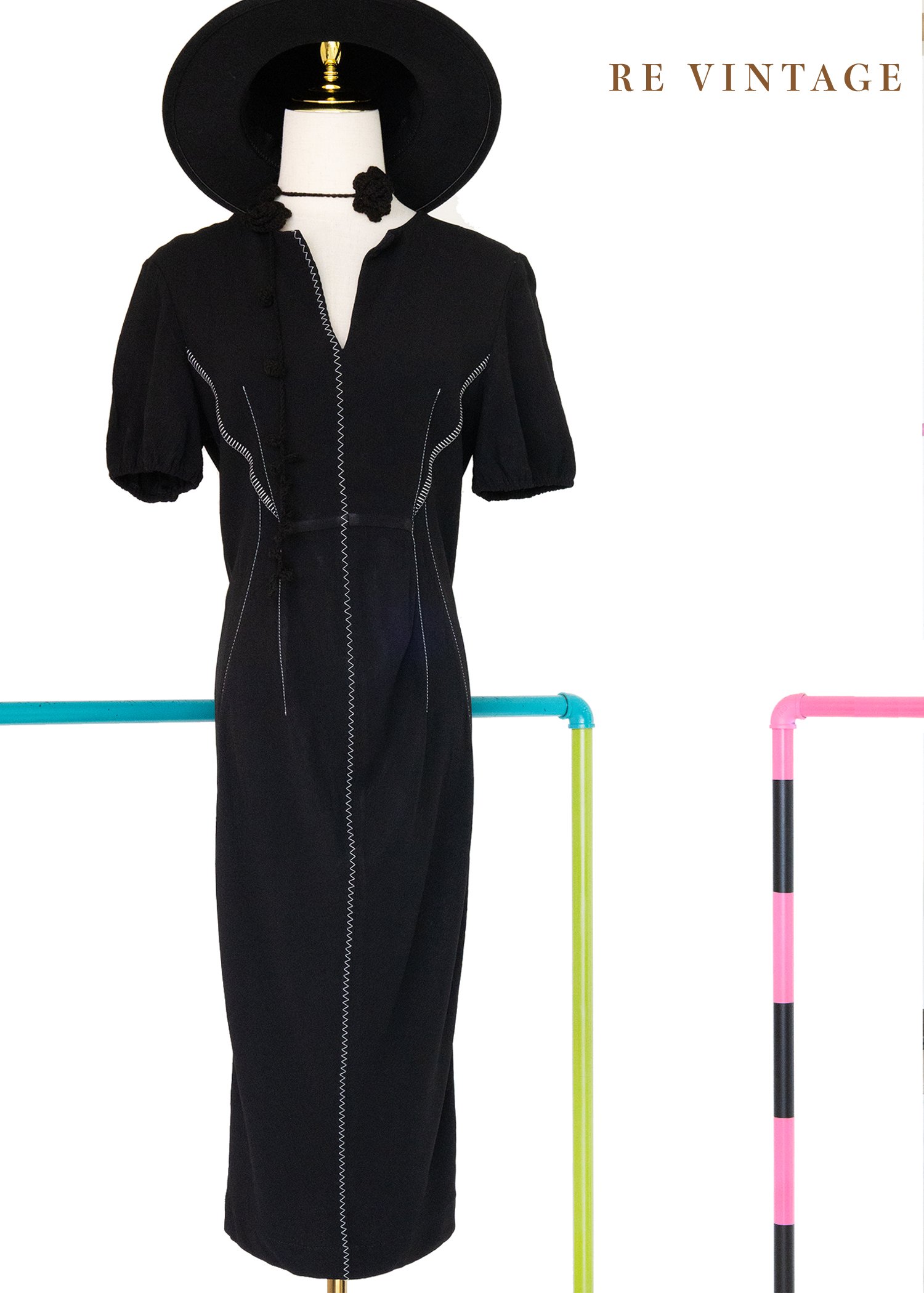 黑底白線結構感貼身洋裝