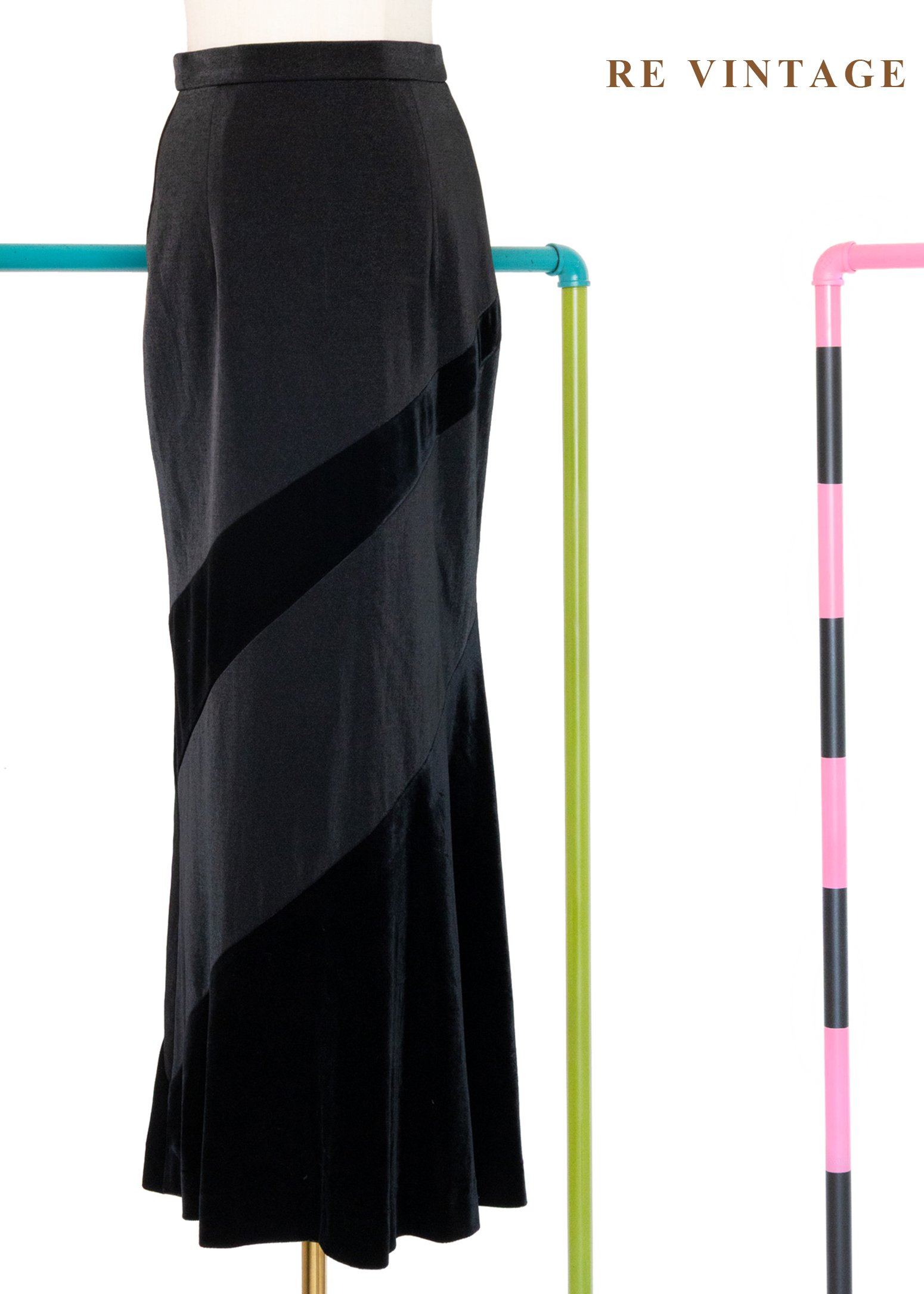 深邃層次流動弧形高腰長裙（24"）