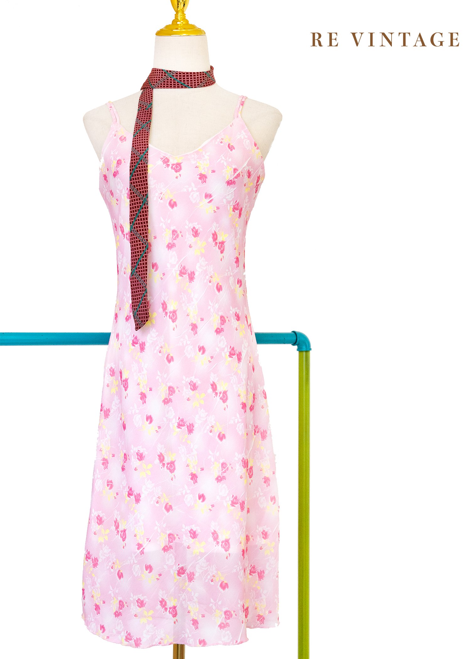 Pink Cosmos 壓紋小玫瑰細肩帶洋裝