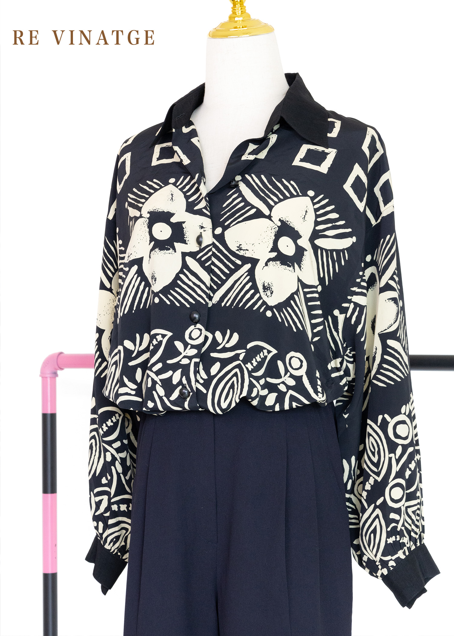 Dark Navy 米黃花花長袖襯衫