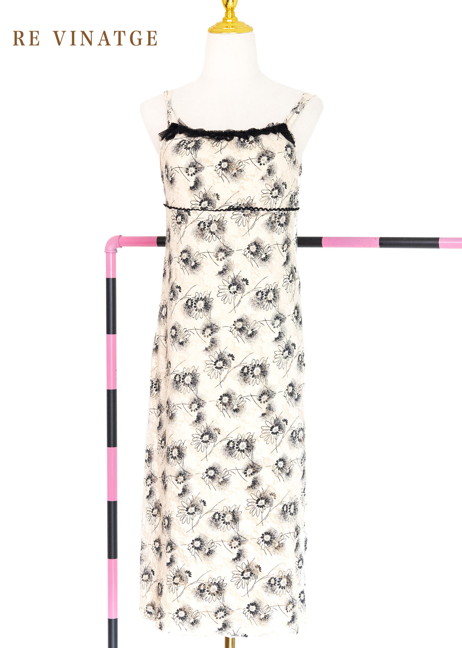 奶油色蕾絲花花細肩帶洋裝