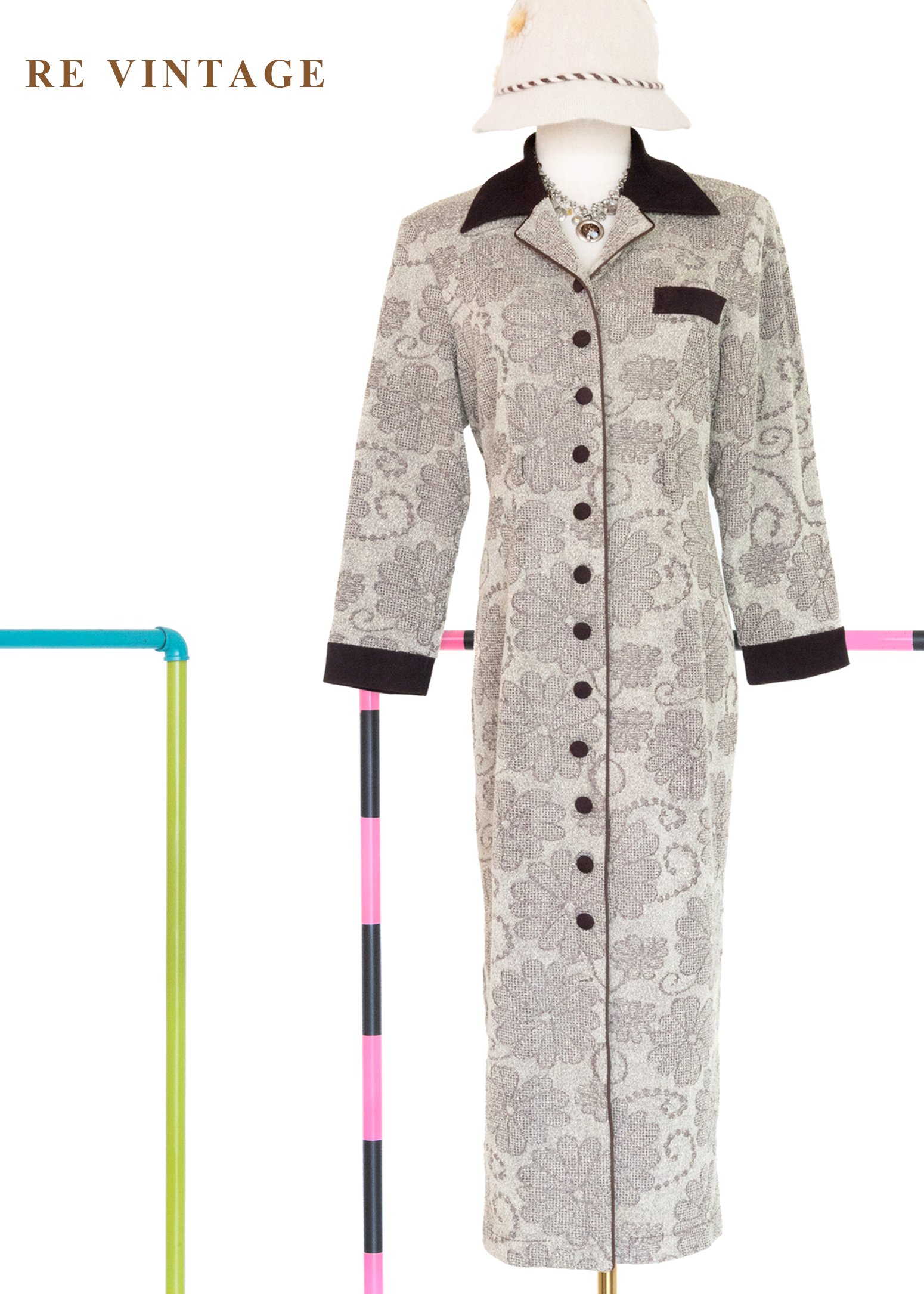 質感單品 - 溫潤培茶壓印花紋西裝式長洋裝