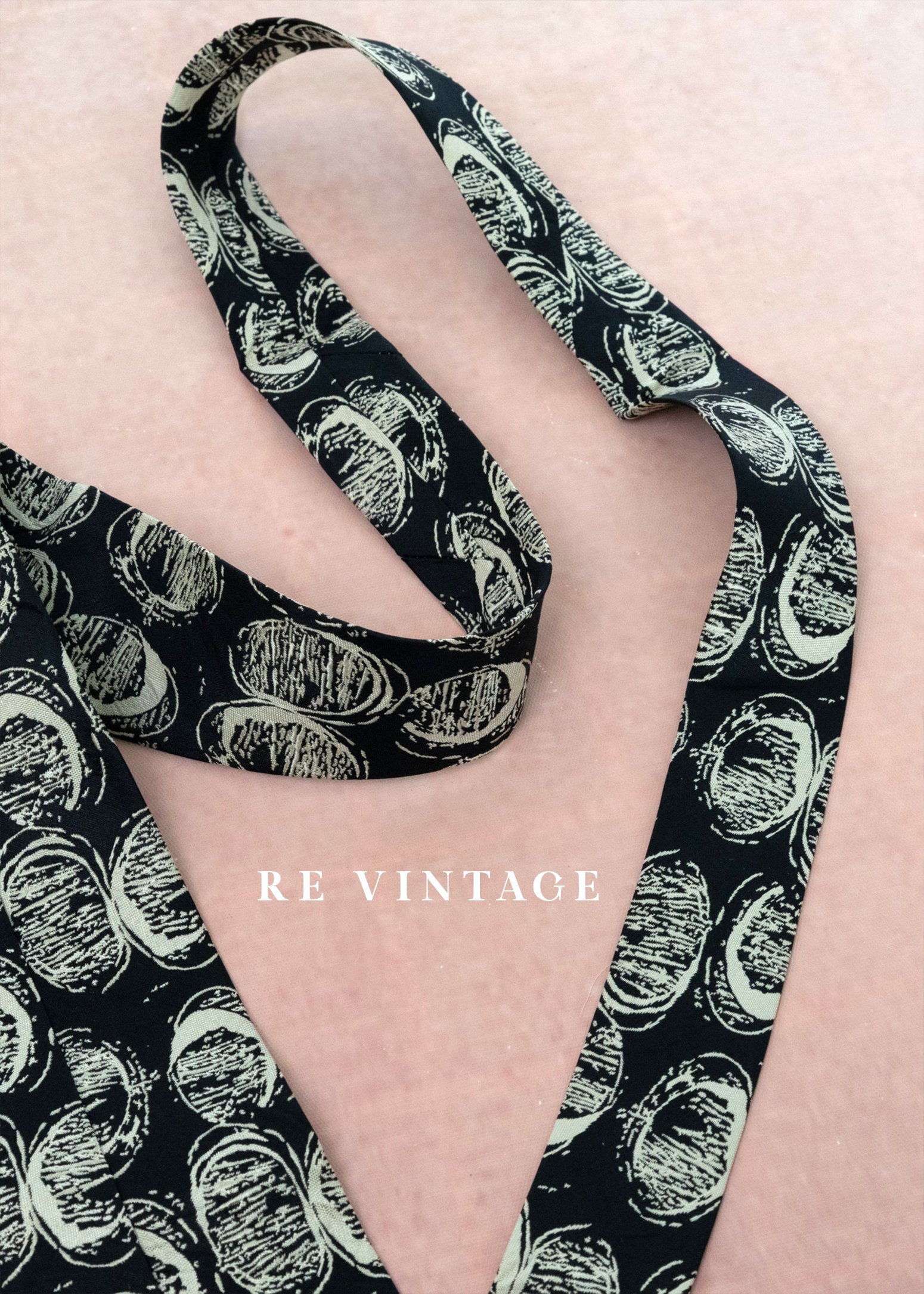 宇宙陰晴圓缺領帶