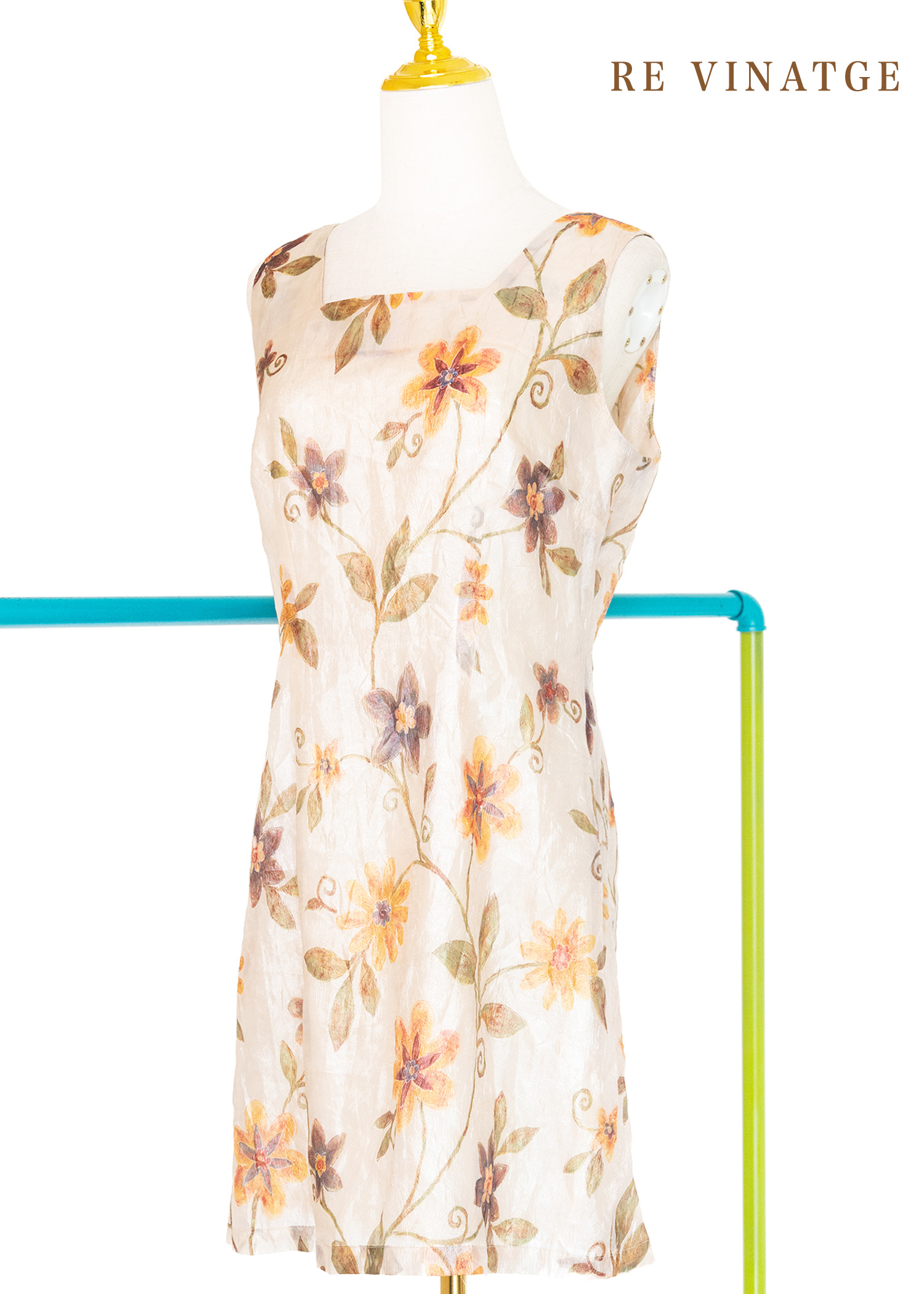 漂亮壓花米白色夏日洋裝