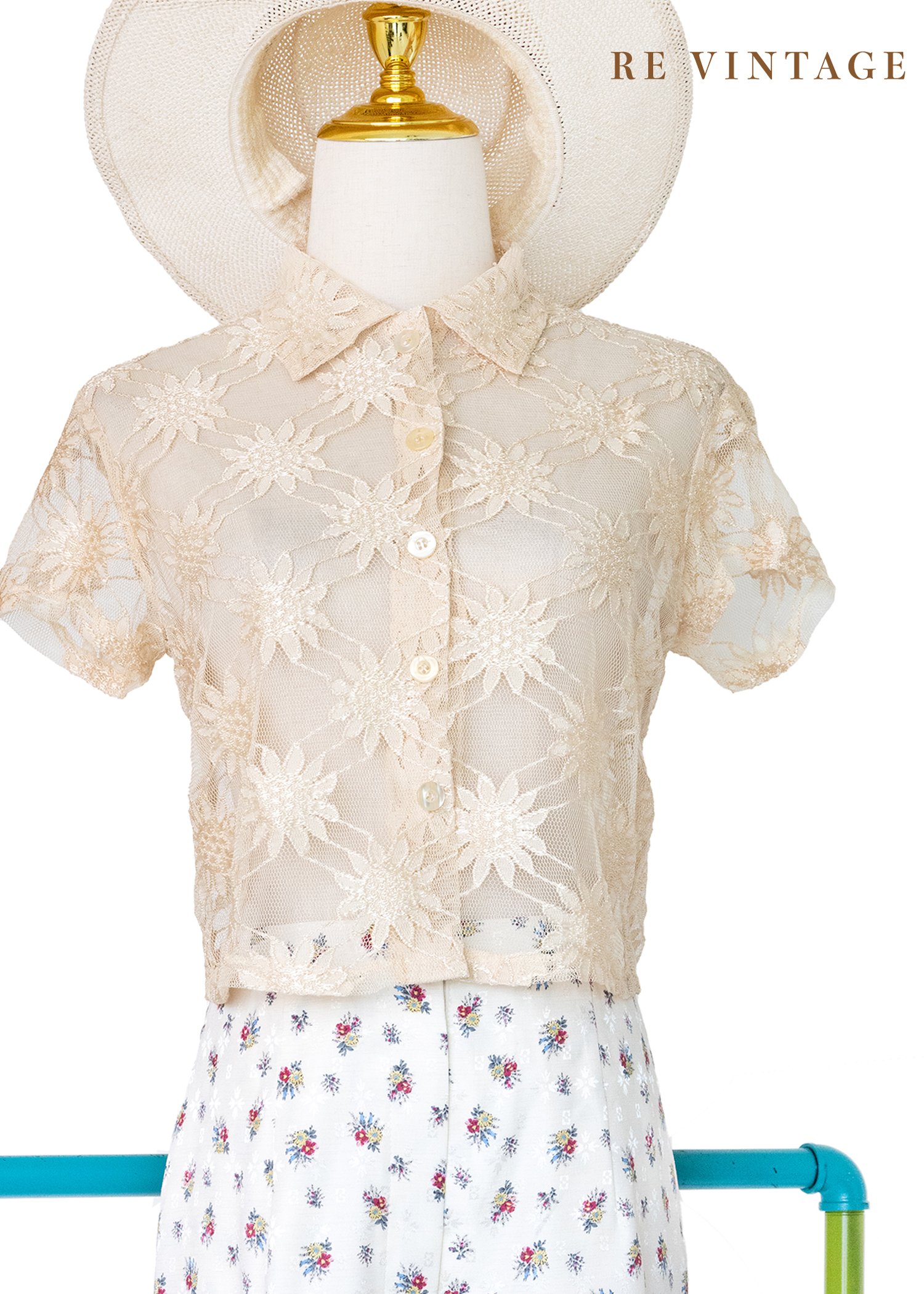 Dark Butter 透膚小花短版上衣