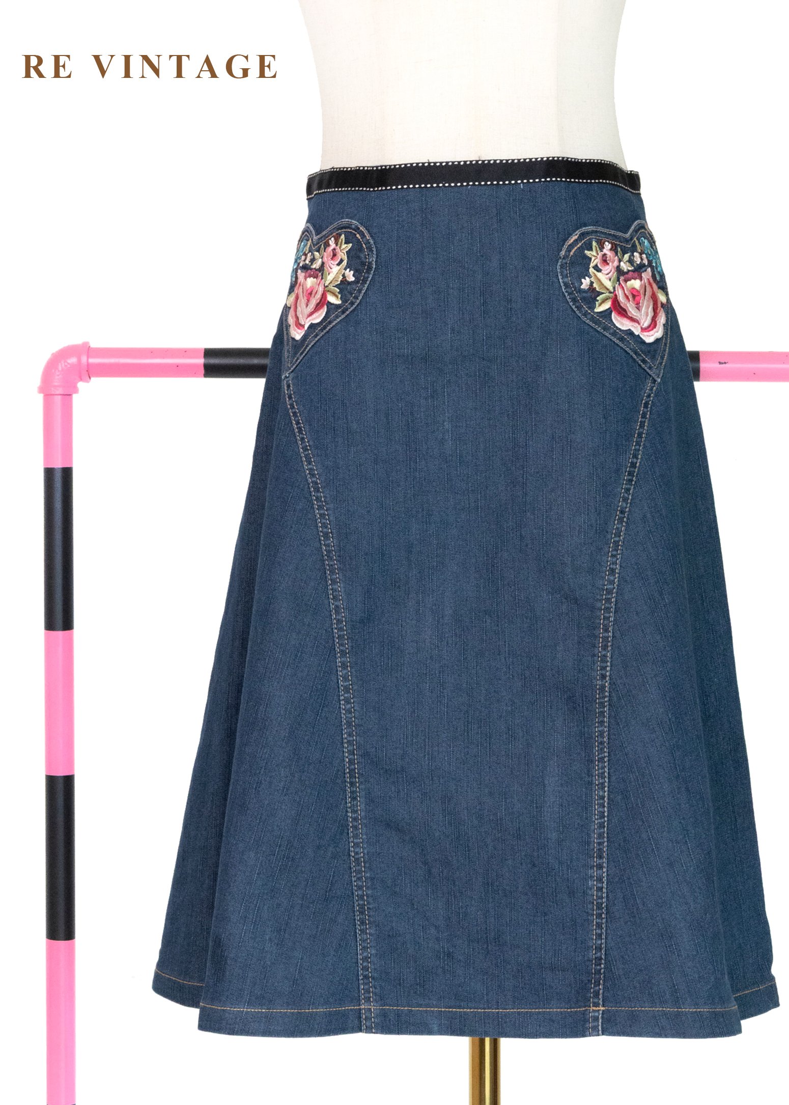 甜蜜玫瑰愛心刺繡丹寧短裙（27"）