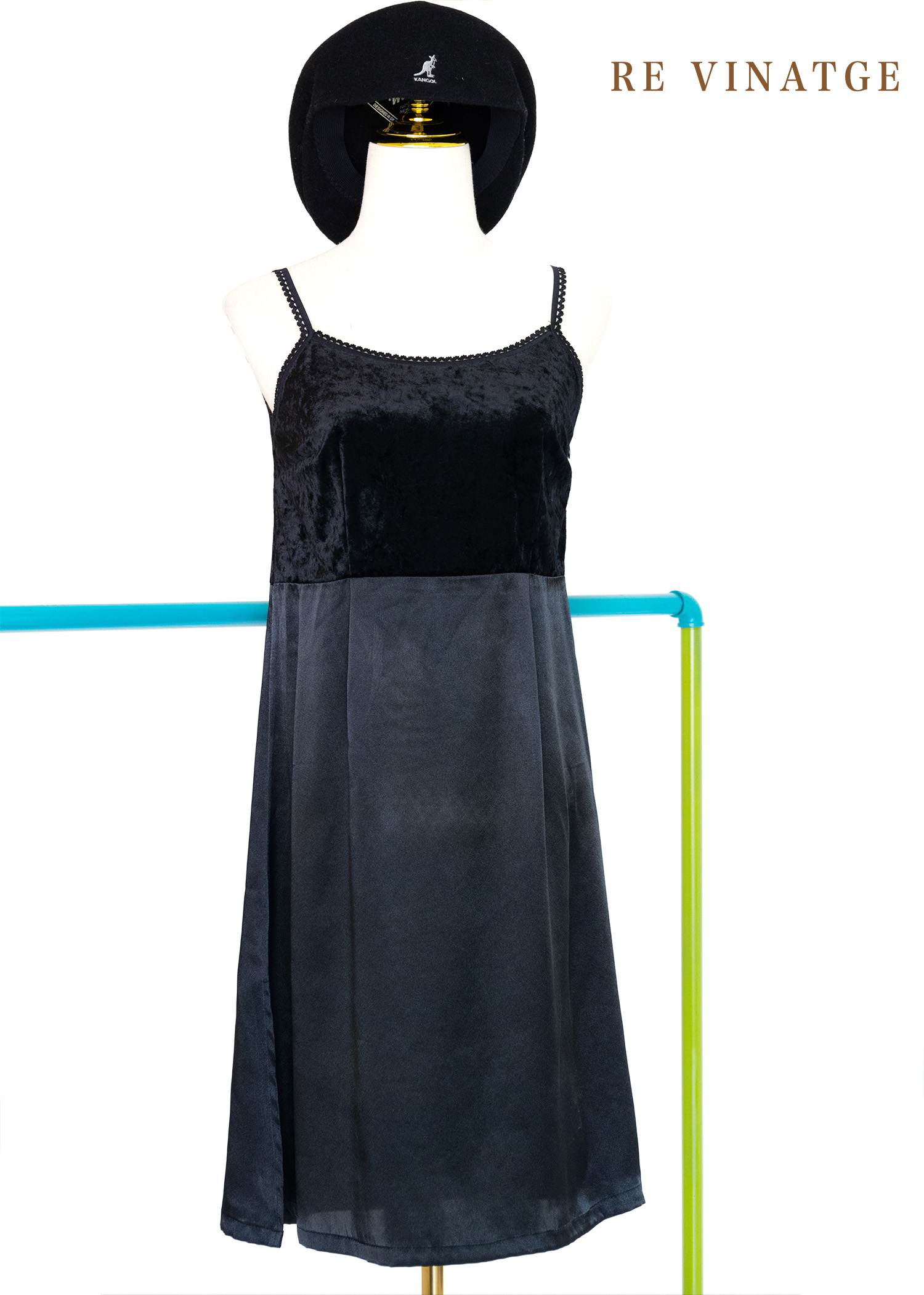 緞面與絨布拼接簡約黑色小洋裝