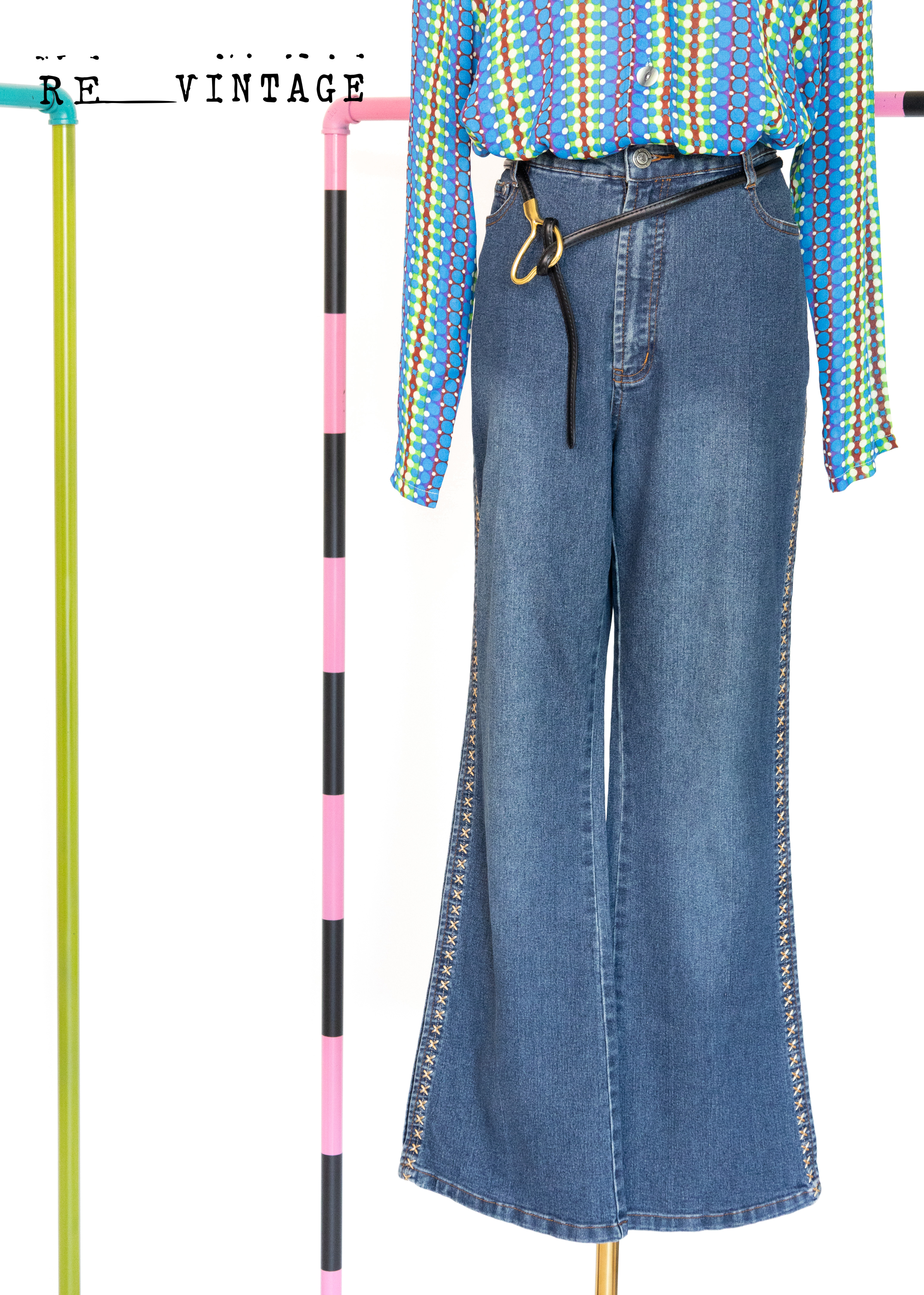 雙色小花刺繡微喇叭牛仔褲