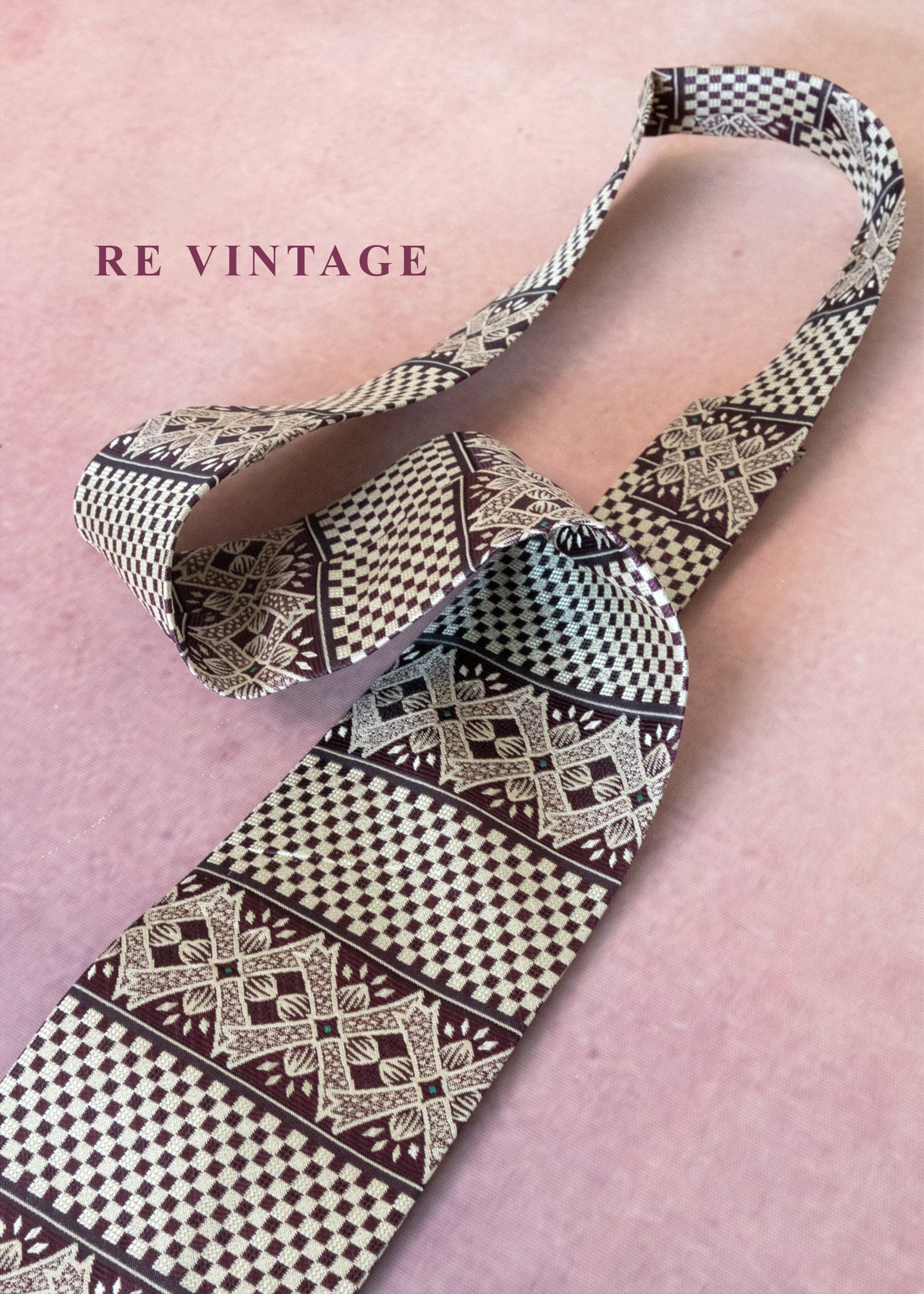 棋盤格與圖騰儀式領帶