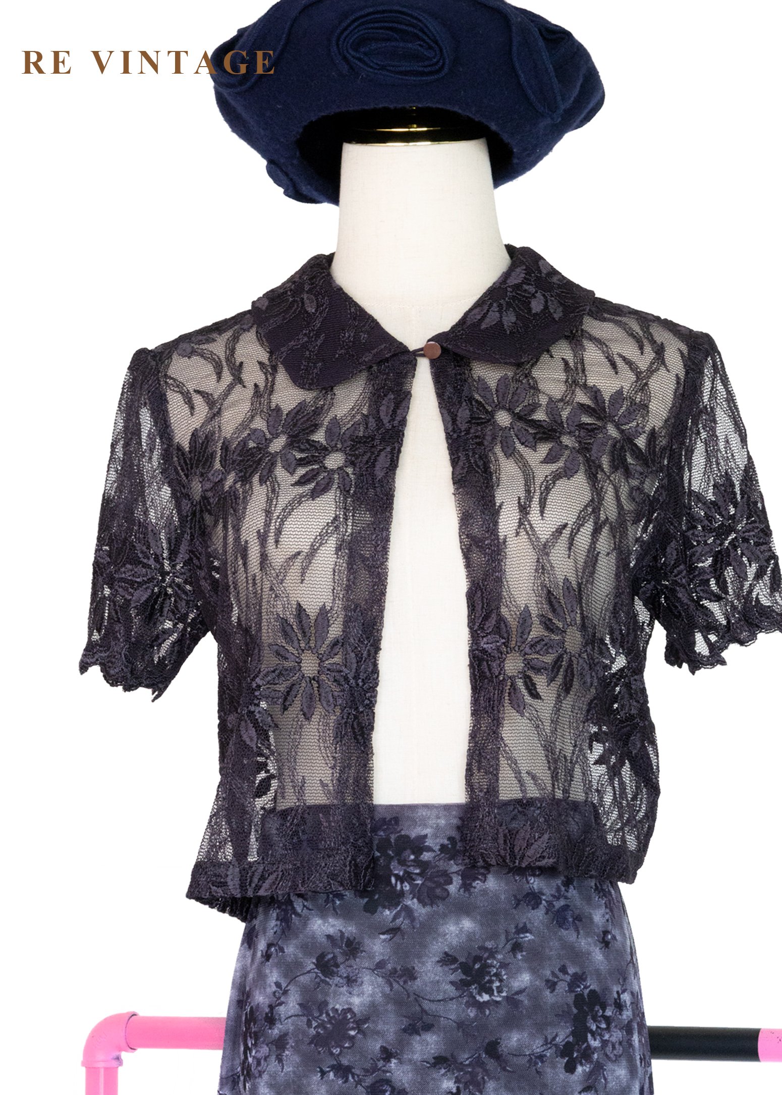 花紋蔓延蕾絲短版單釦上衣