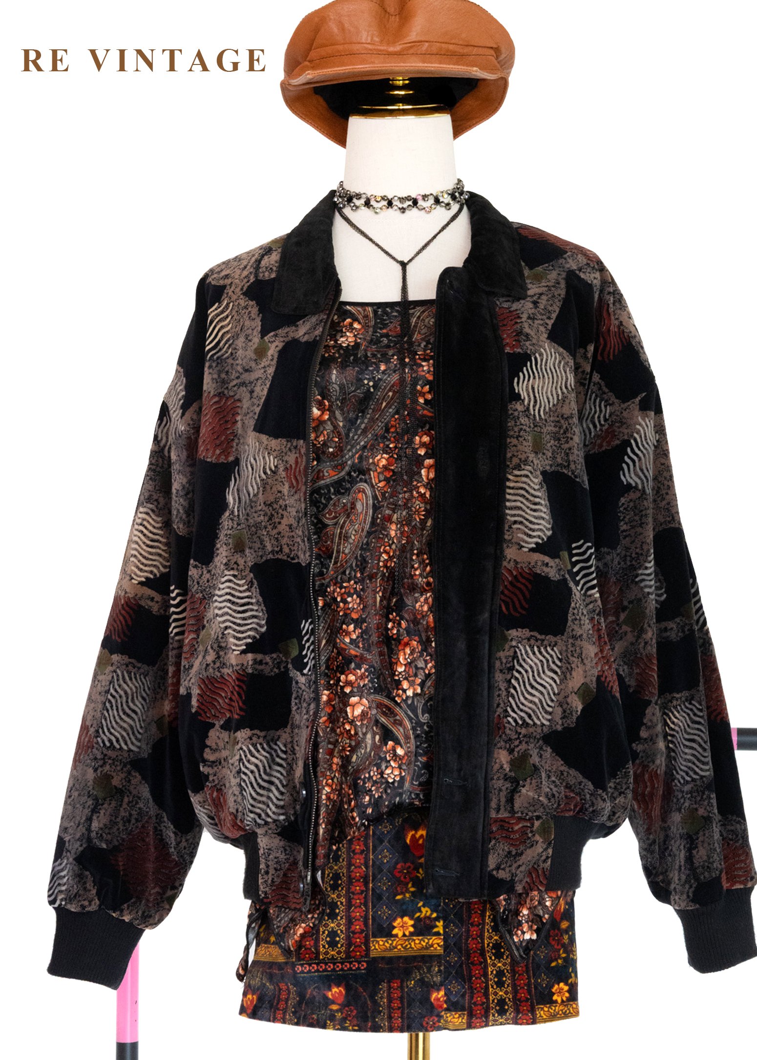 暗色拼貼圖騰藝術感絨布外套