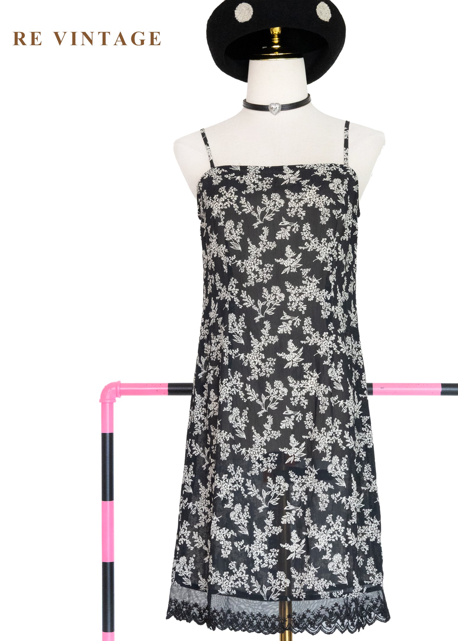 黑夜碎花拼蕾絲細肩帶洋裝