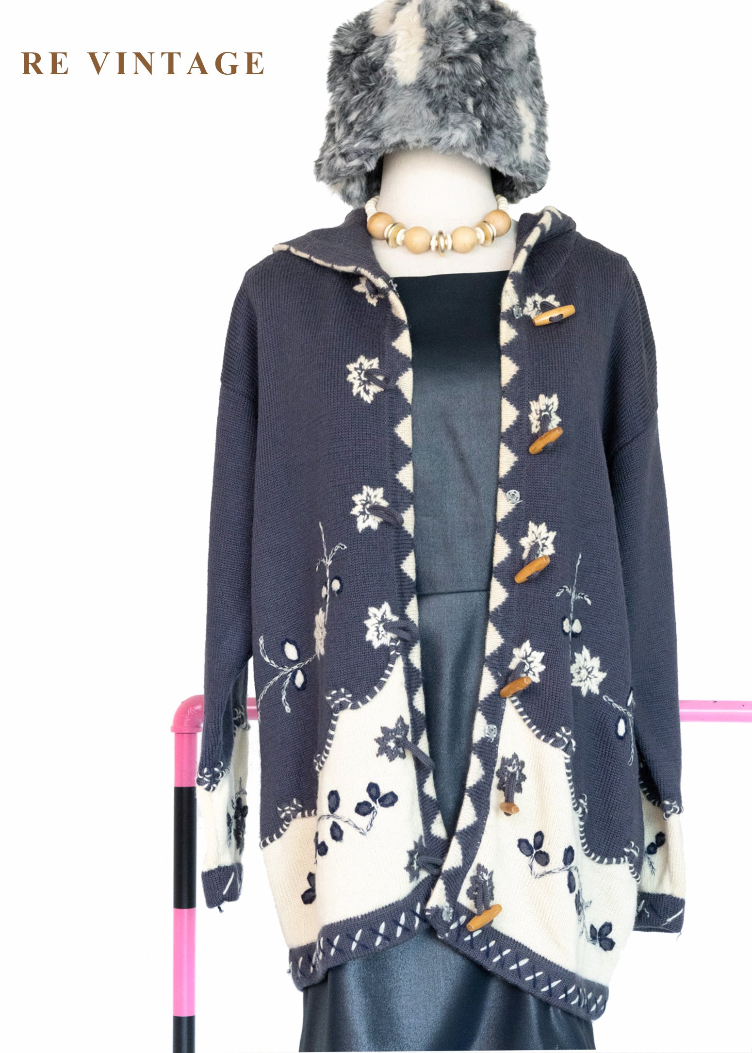 雪落森林灰紫色牛角釦針織毛衣外套