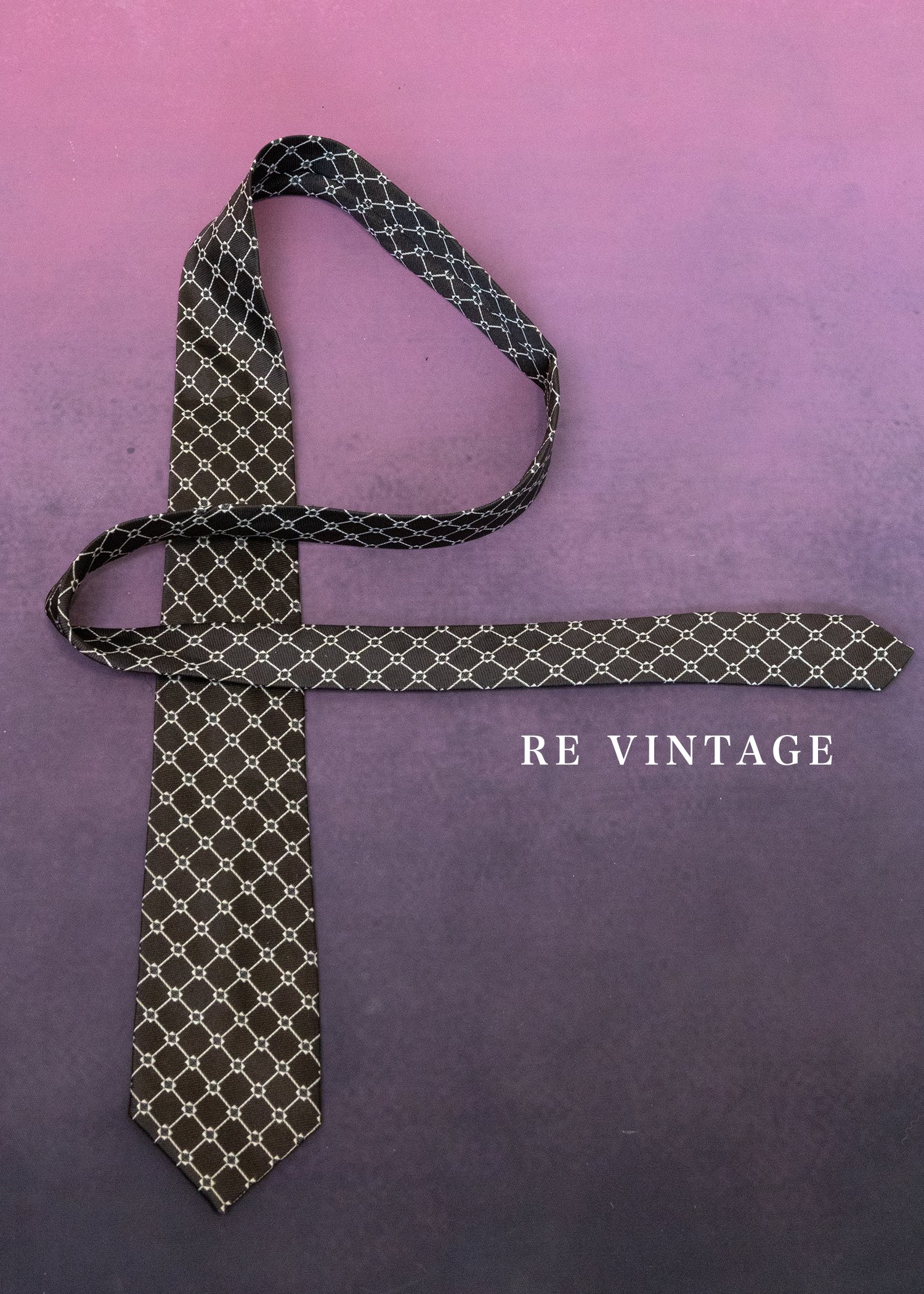 深褐色菱格紋氣質領帶